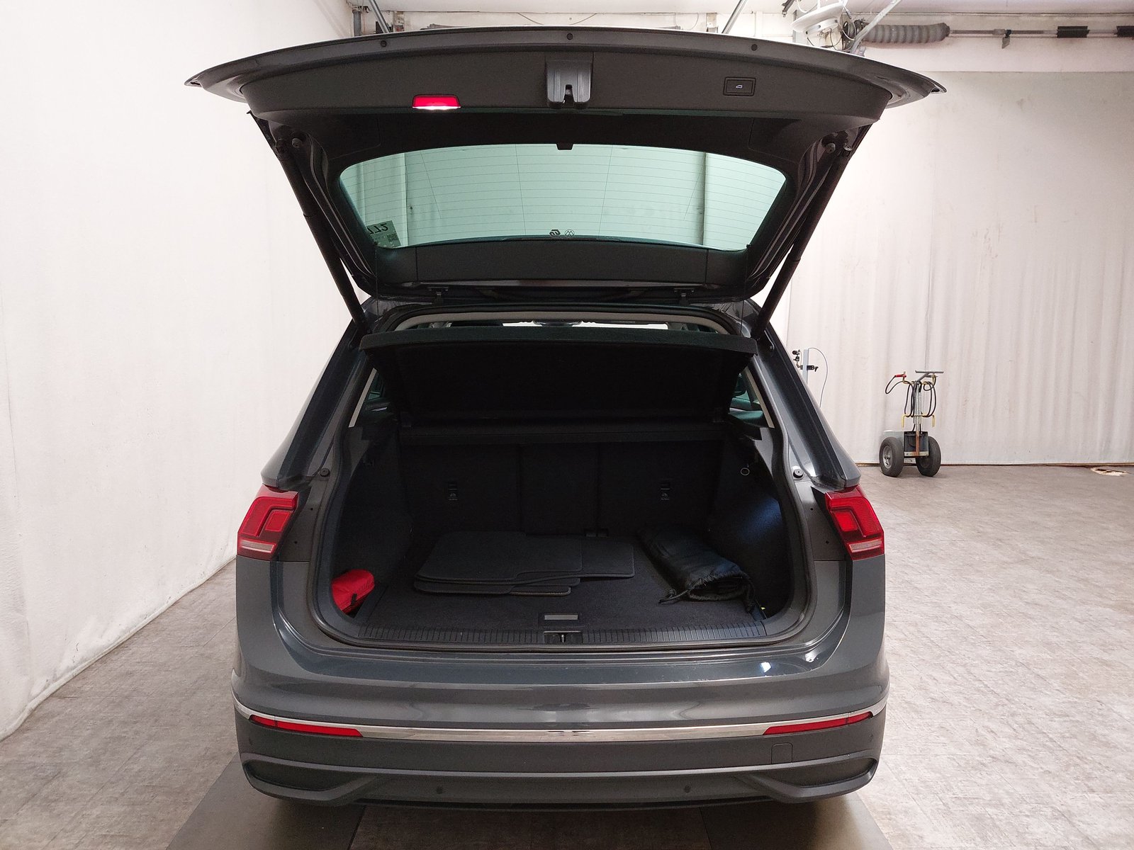 Volkswagen Tiguan 2.0 TDI Active Nav Pano AID H-K HuD LED 17