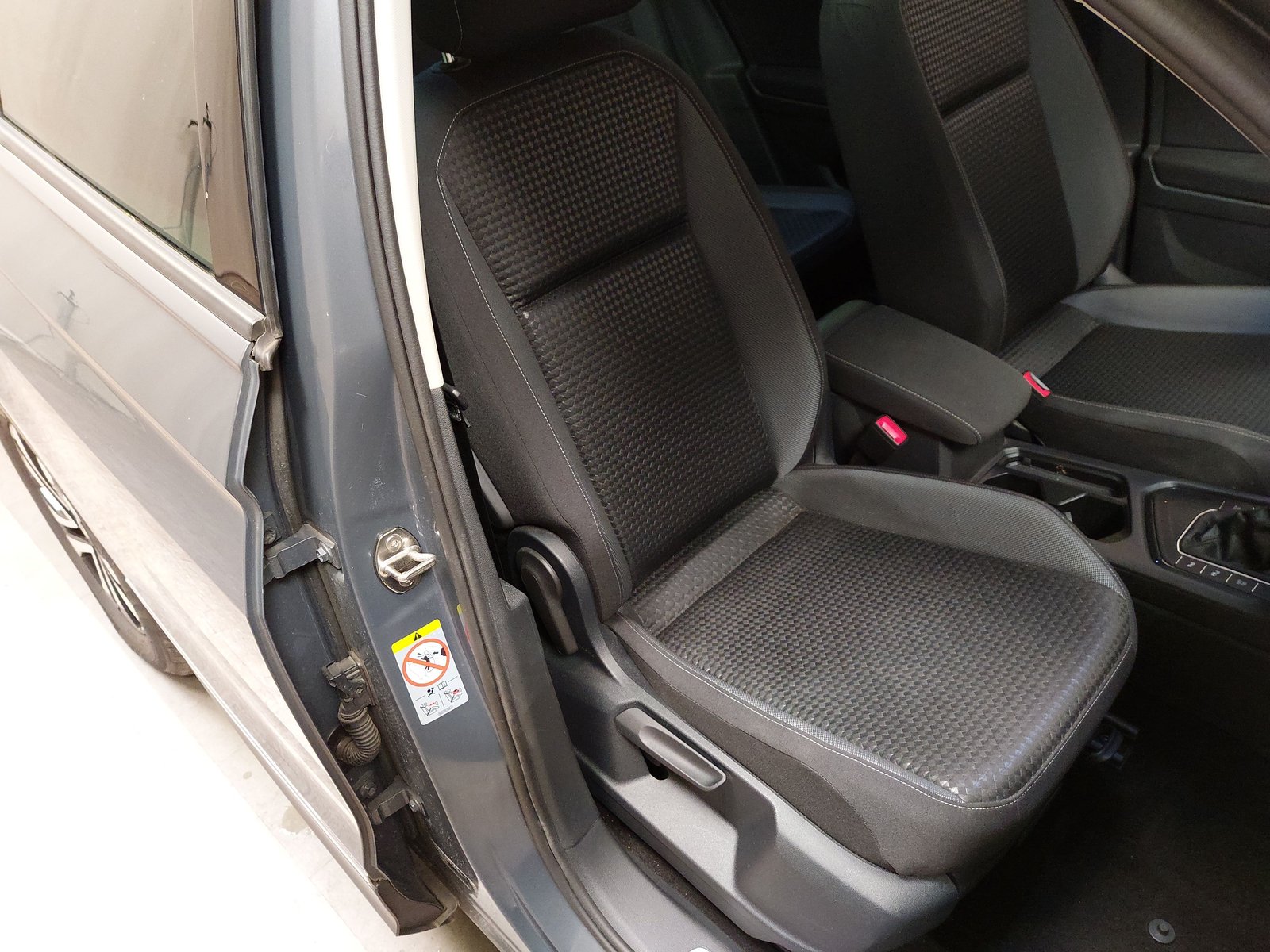 Volkswagen Tiguan 2.0 TDI Active Nav Pano AID H-K HuD LED 10