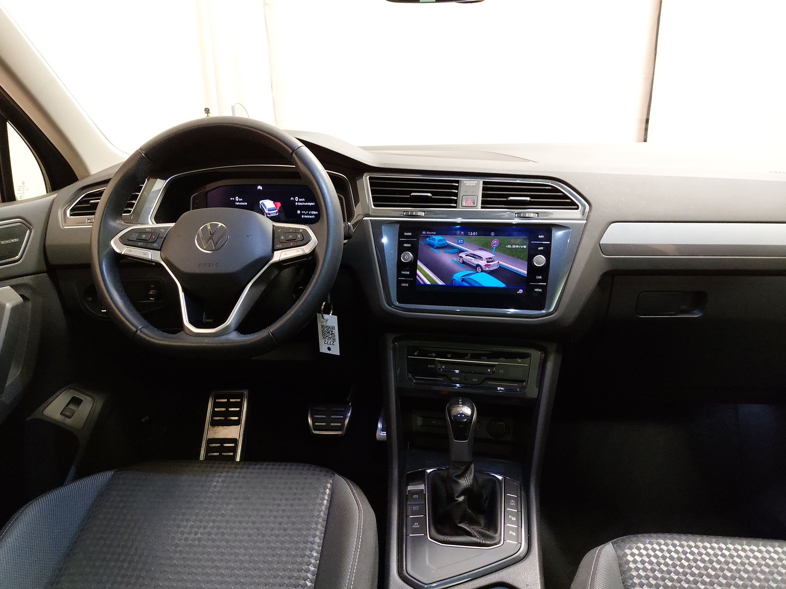Volkswagen Tiguan 2.0 TDI Active Nav Pano AID H-K HuD LED 18