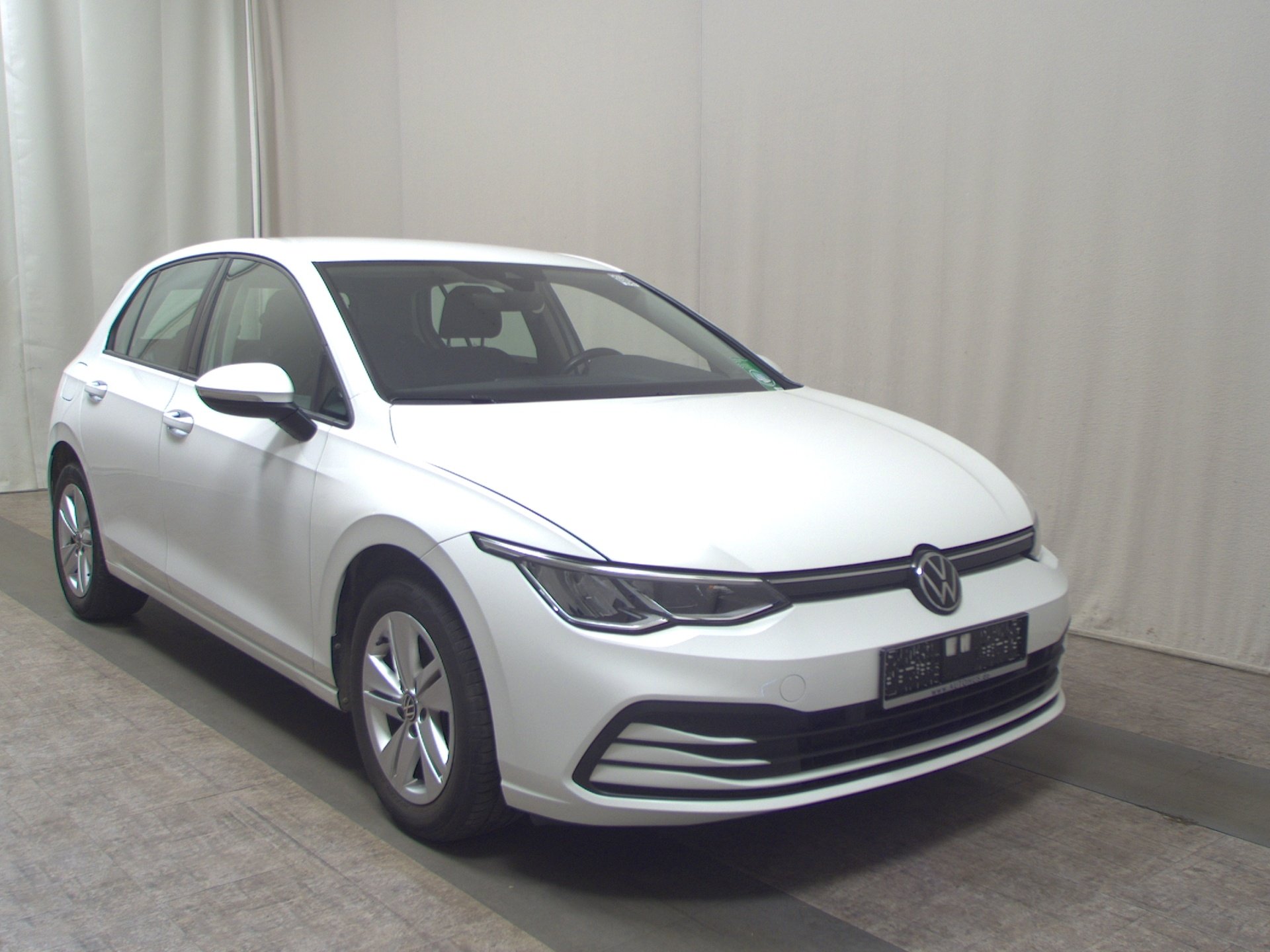 Volkswagen Golf-8 1.5 TSI Life Navi LED ACC PDC 3