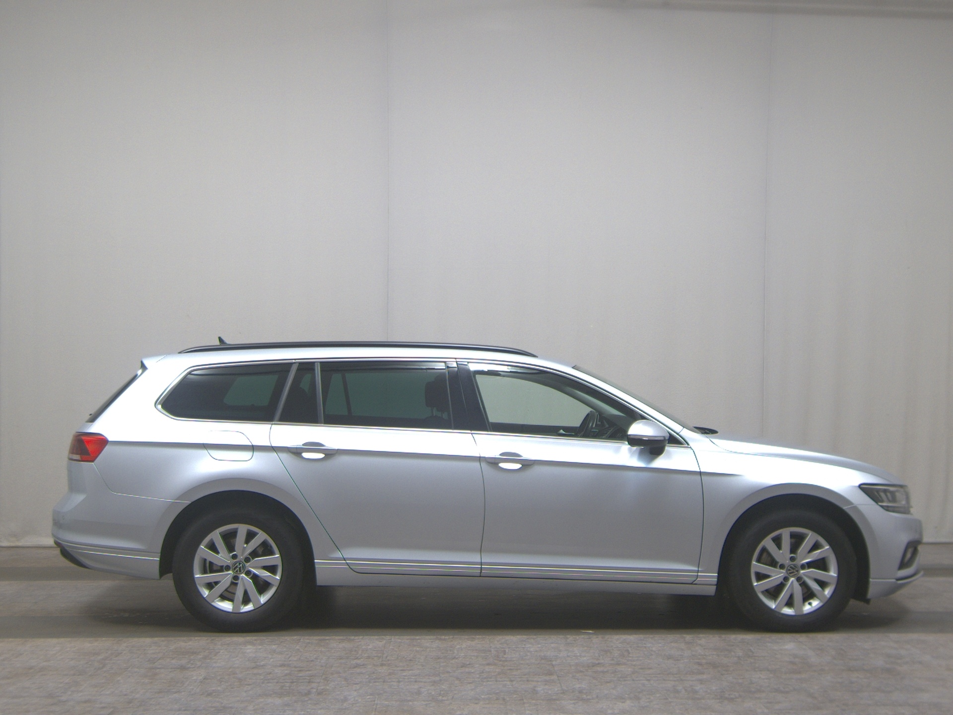 Volkswagen Passat Var. 2.0 TDI Business Navi LED RFK ACC