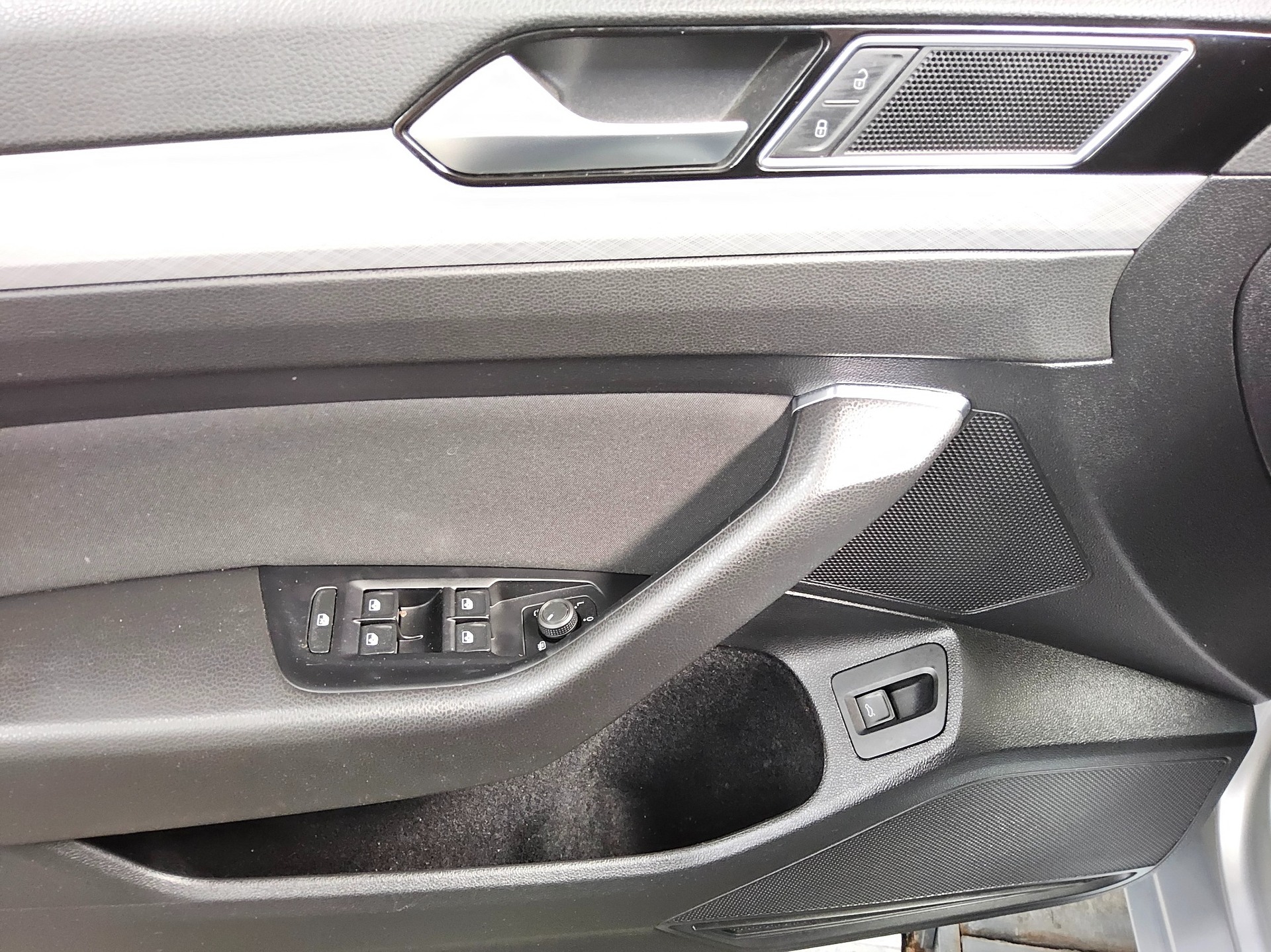 Volkswagen Passat Var. 2.0 TDI Business Navi LED RFK ACC 9