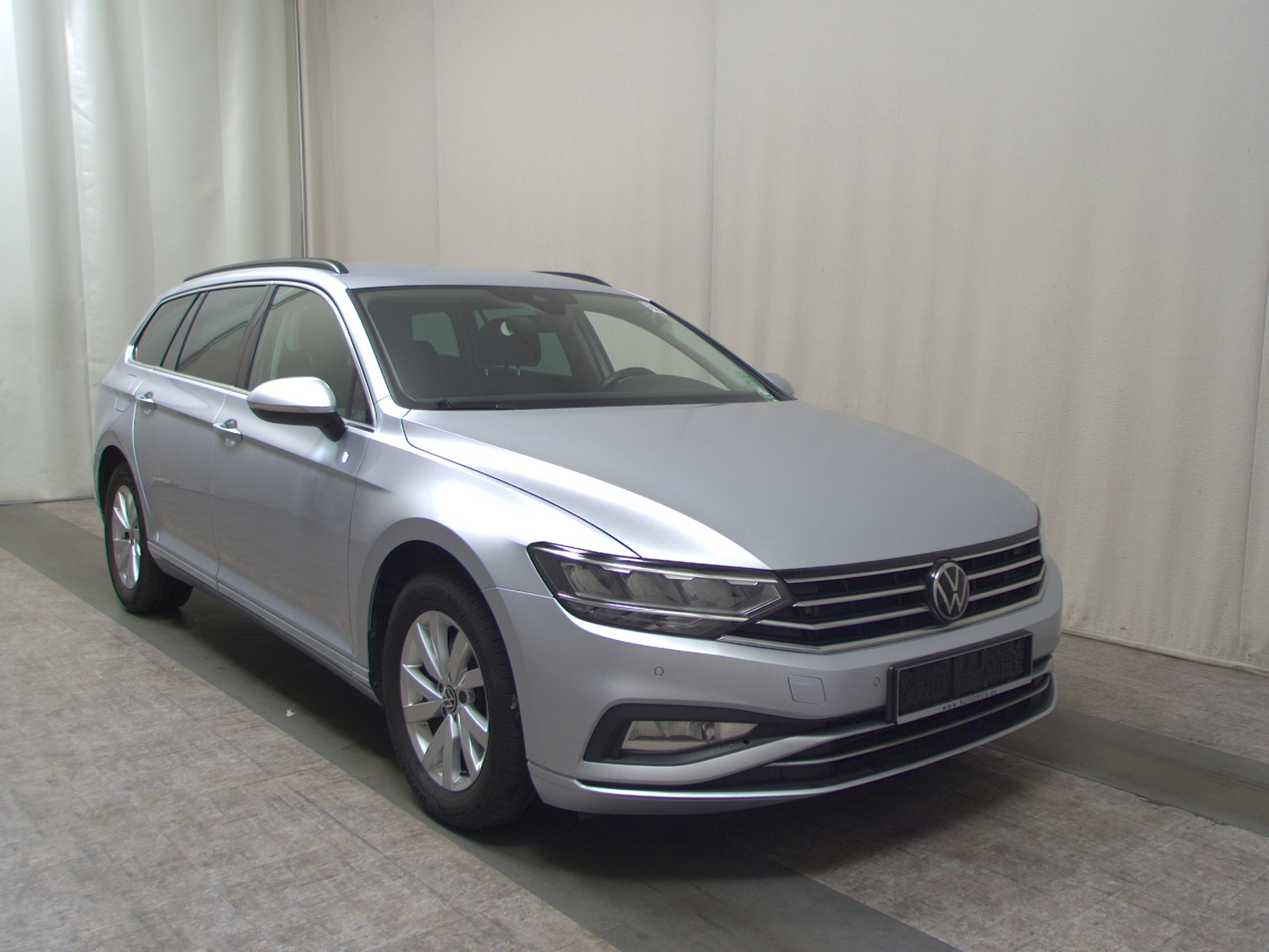 Volkswagen Passat Var. 2.0 TDI Business Navi LED RFK ACC 3