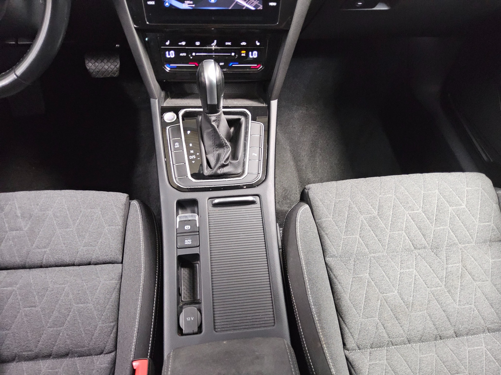Volkswagen Passat Var. 2.0 TDI Business Navi LED RFK ACC 6