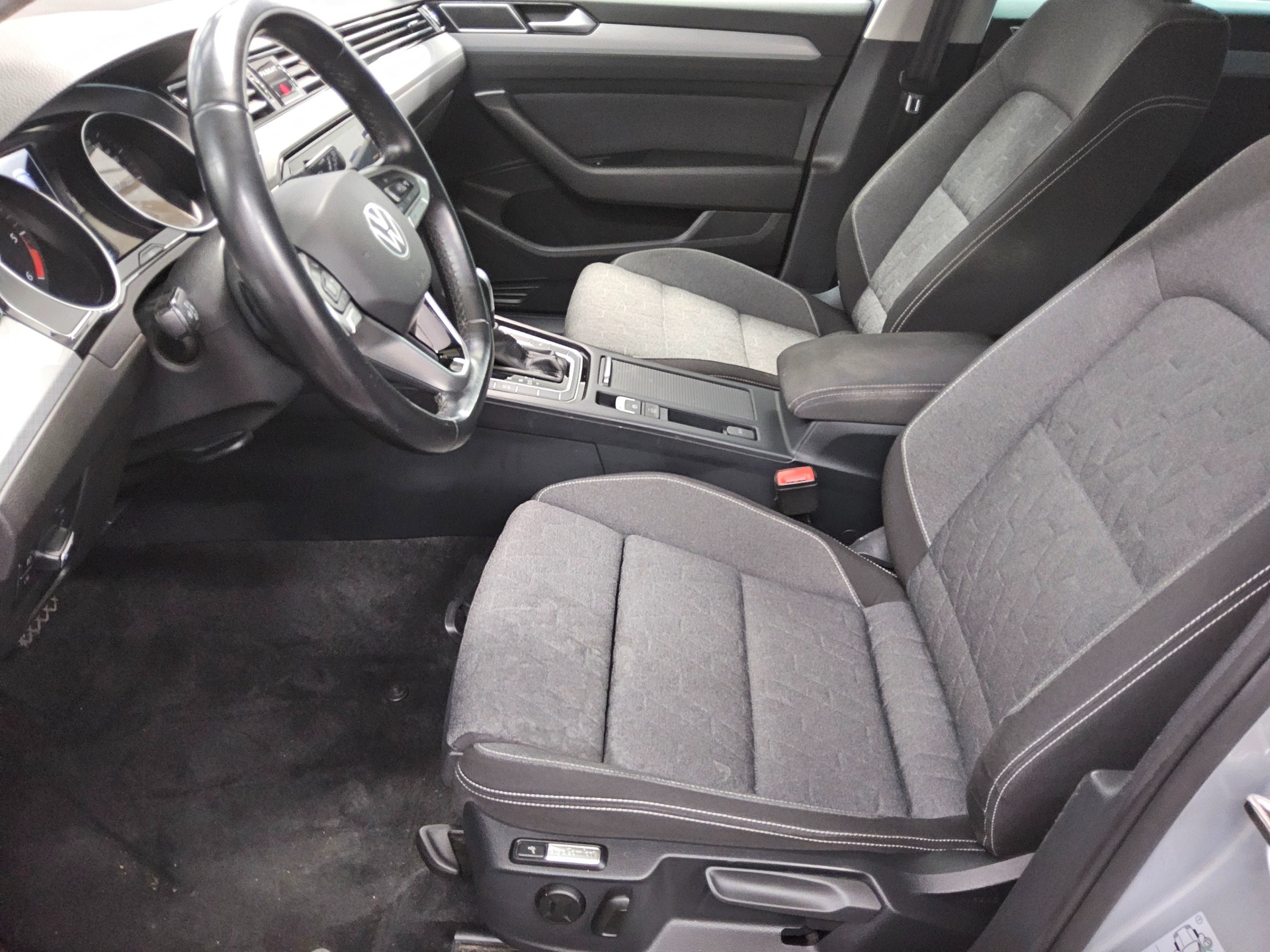 Volkswagen Passat Var. 2.0 TDI Business Navi LED RFK ACC 8