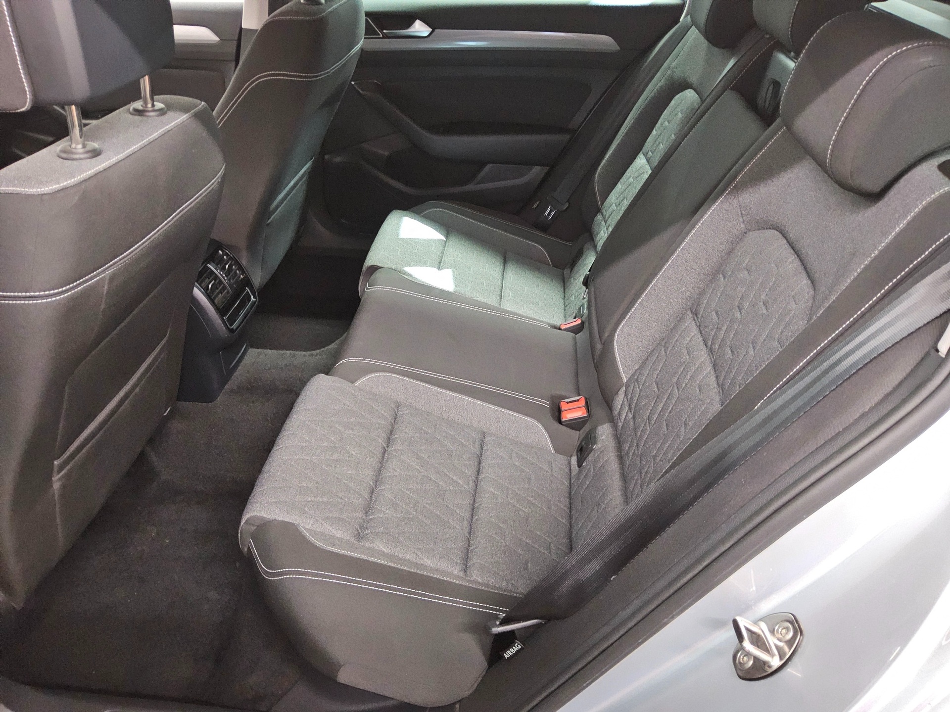 Volkswagen Passat Var. 2.0 TDI Business Navi LED RFK ACC 13
