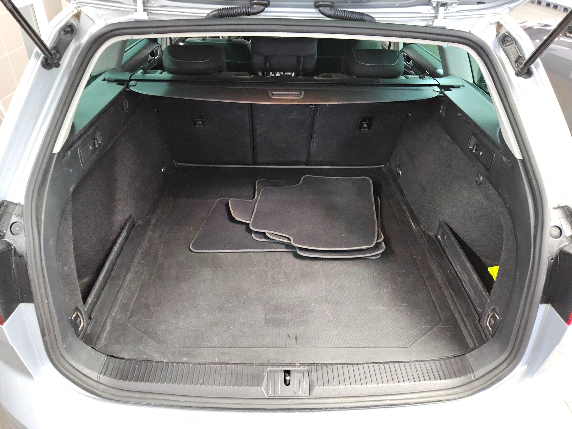 Volkswagen Passat Var. 2.0 TDI Business Navi LED RFK ACC 11
