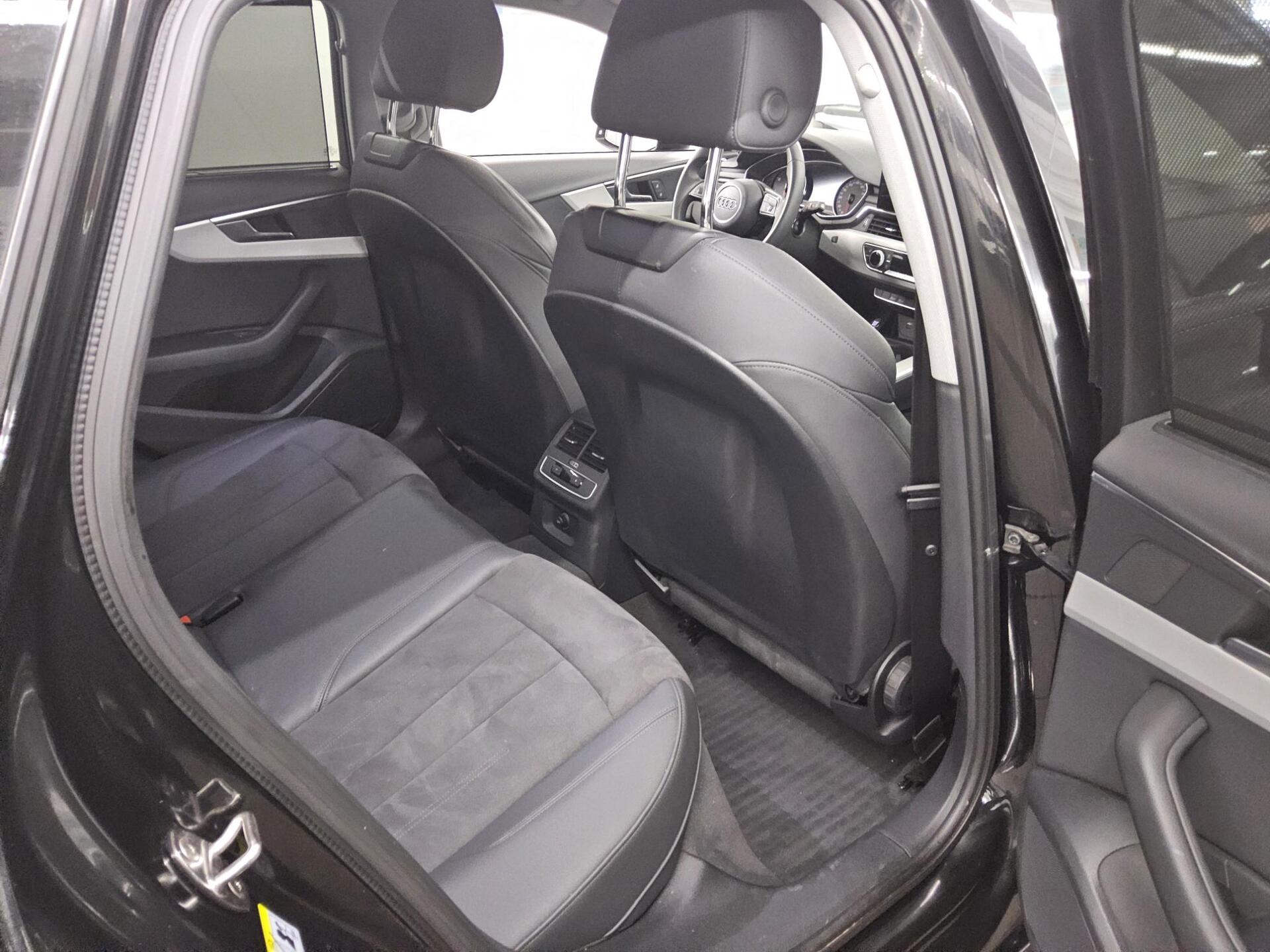 Audi A4 Avant 35 TDI T-Leder Navi LED Sound AHK PDC 13
