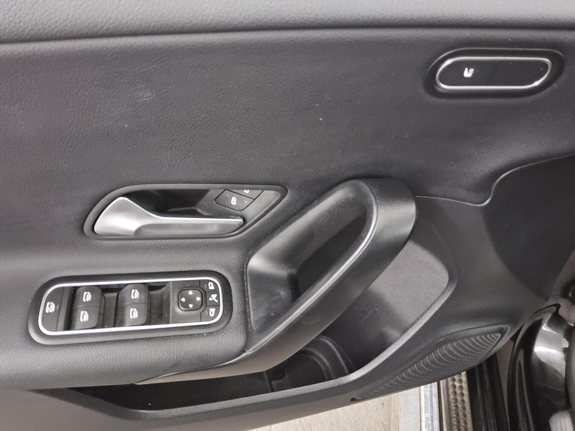 Mercedes-Benz A 200 d Navi RfK Shz Pano AHK PDC 10