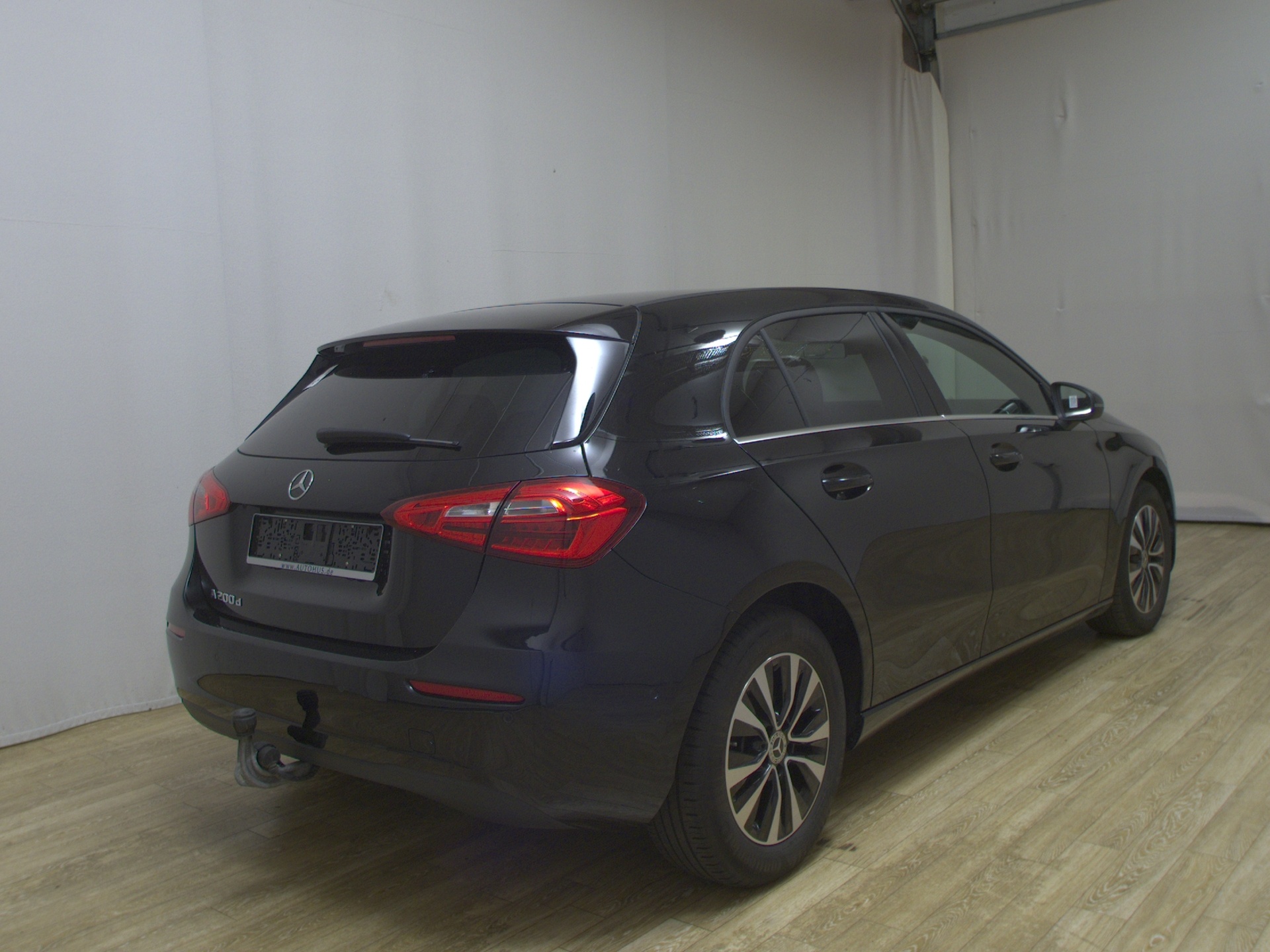 Mercedes-Benz A 200 d Navi RfK Shz Pano AHK PDC 4