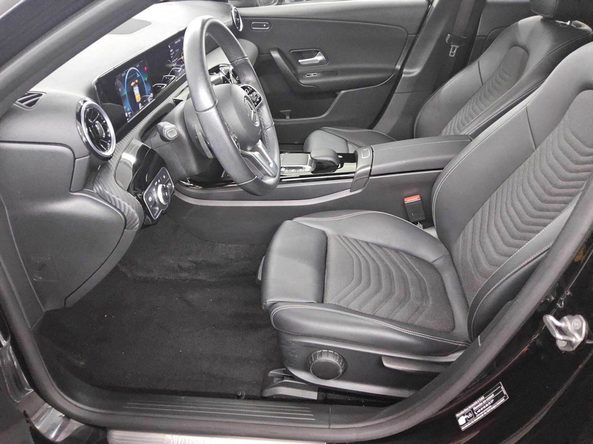 Mercedes-Benz A 200 d Navi RfK Shz Pano AHK PDC 9