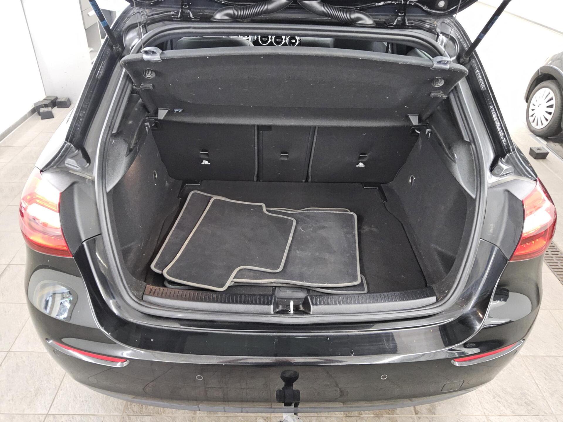 Mercedes-Benz A 200 d Navi RfK Shz Pano AHK PDC 13