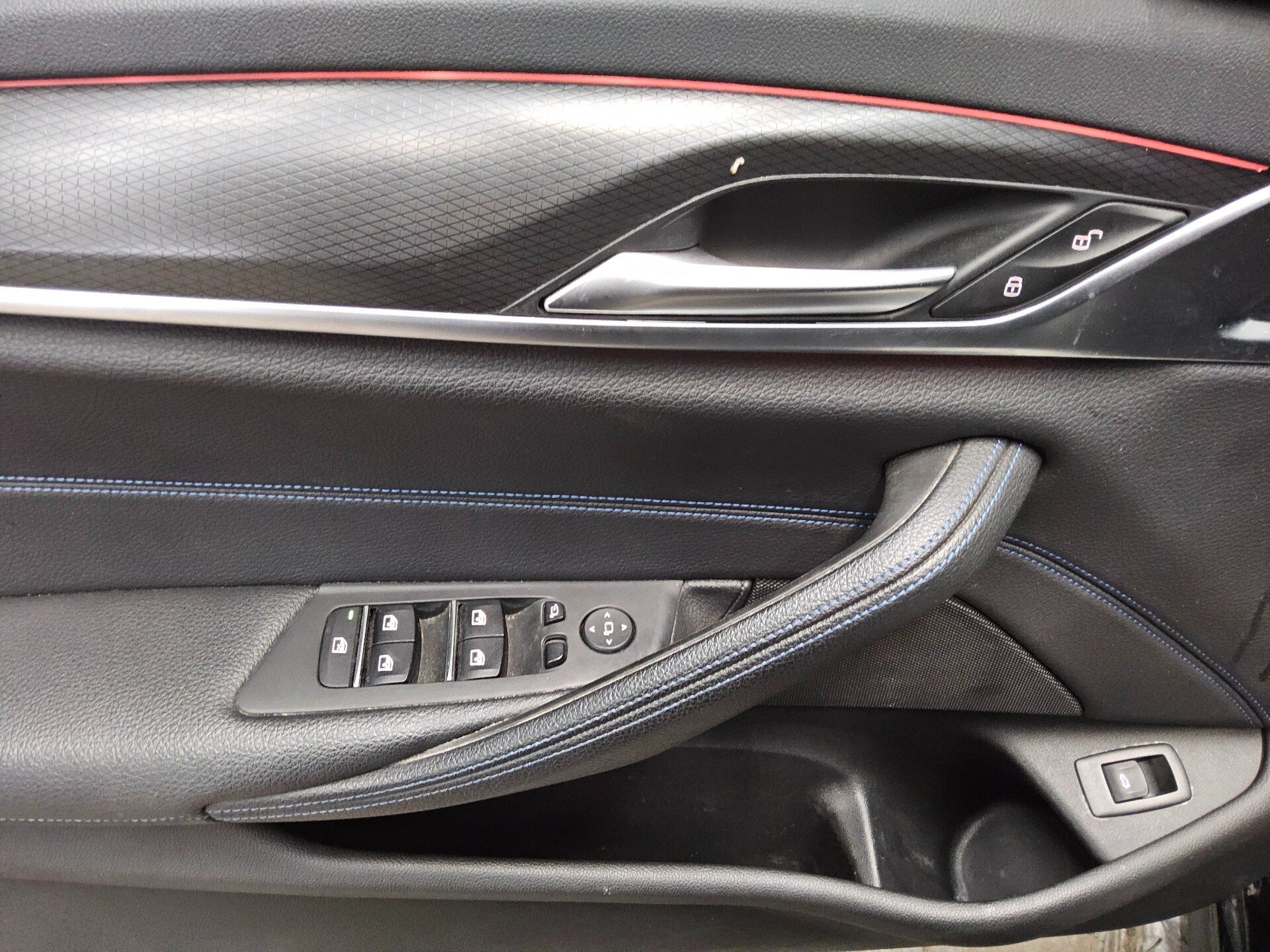 BMW 520dA Touring M-Sport Navi LC Pro HuD Pano HiFi 10