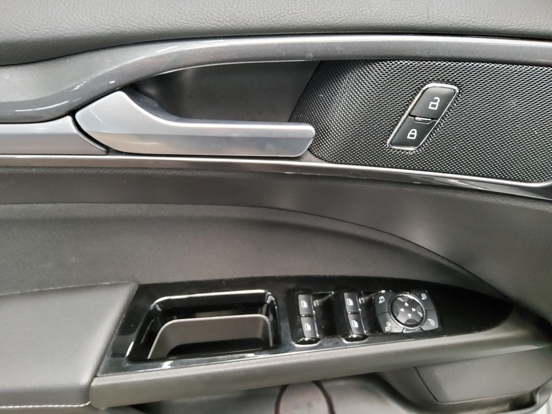 Ford Mondeo Turnier 2.0 EB Titanium Navi LED AHK ACC 9