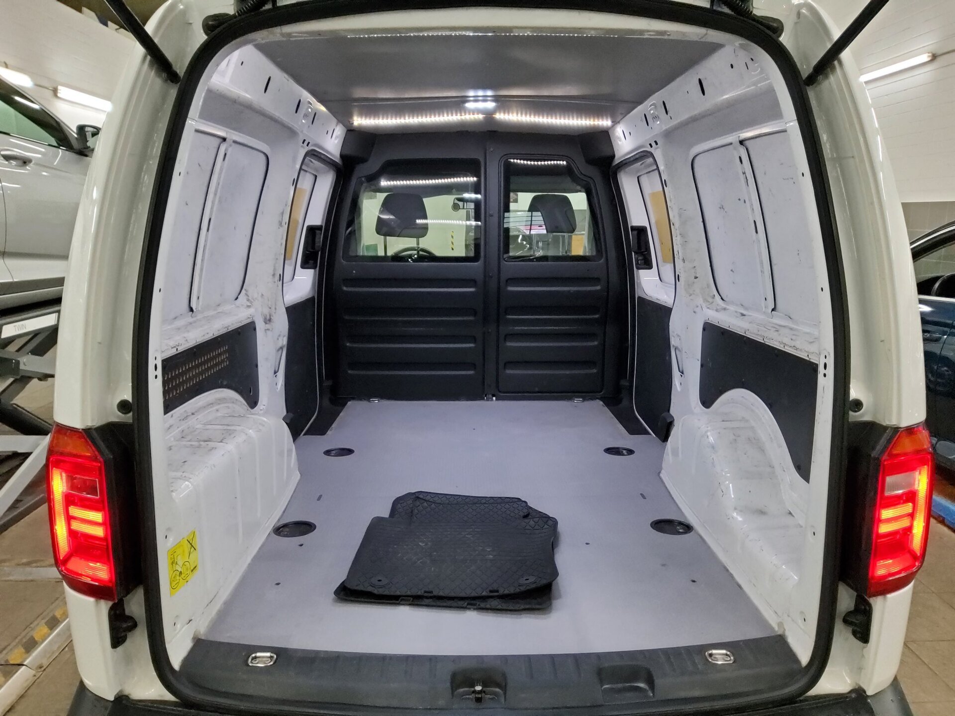 Volkswagen Caddy Maxi 1.4 2-Sitzer PDC Tempomat 11