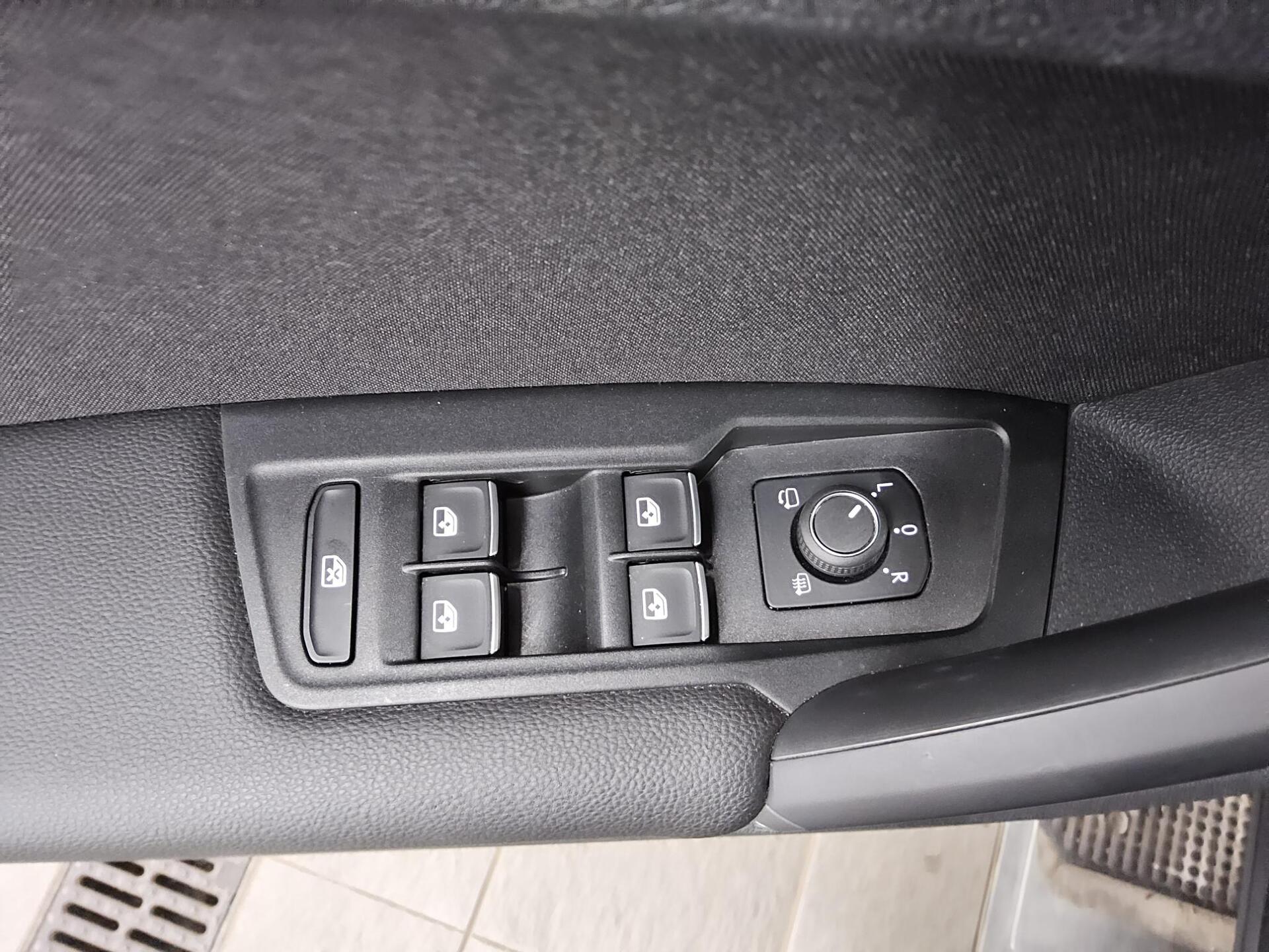 Volkswagen Tiguan 2.0 TDI Life Navi LED RFK AHK 9