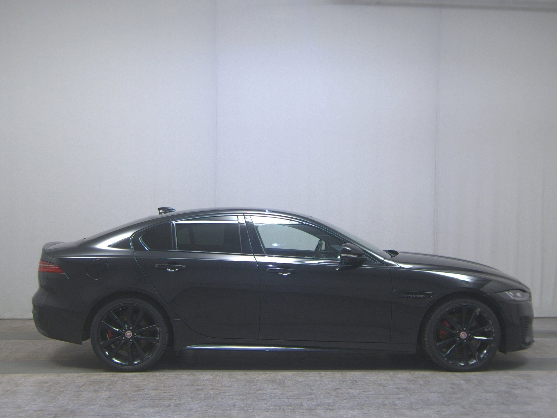 Jaguar XE P250 AWD R-Dynamic Leder Navi LED 360° ACC