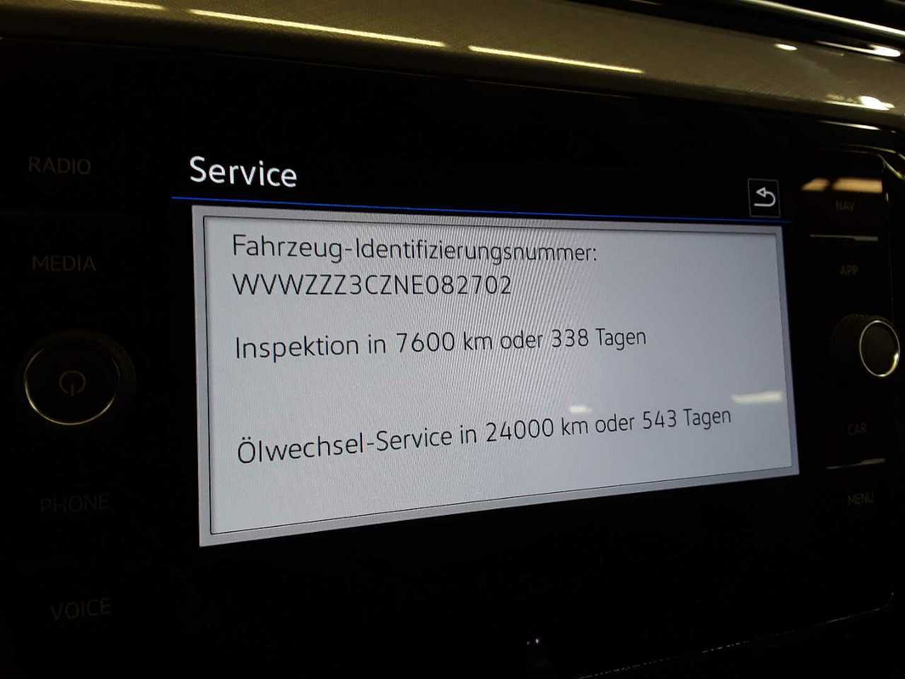 Volkswagen Passat Variant 2.0 TDI Business AHK RFK ACC 11