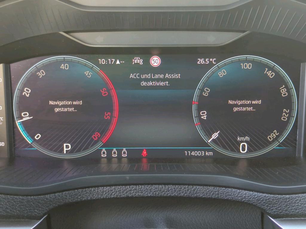Skoda Karoq 2.0 TDI Tour PANO STHZG. RFK AHK 7