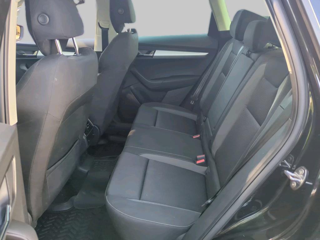Skoda Karoq 2.0 TDI Tour PANO STHZG. RFK AHK 9