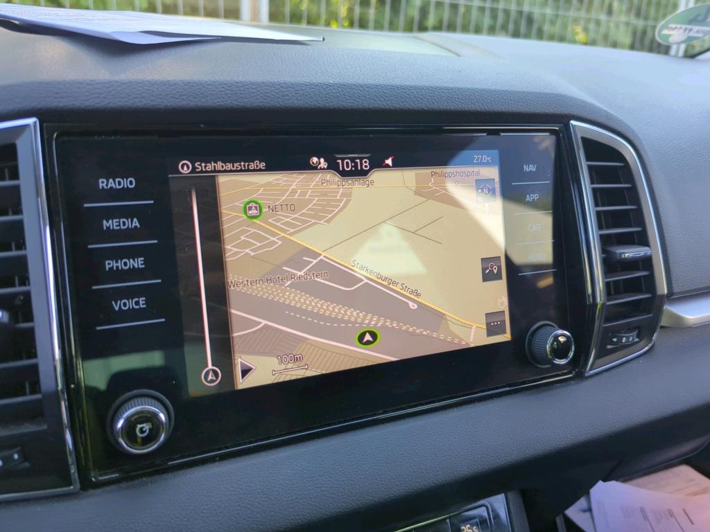 Skoda Karoq 2.0 TDI Tour PANO STHZG. RFK AHK 8