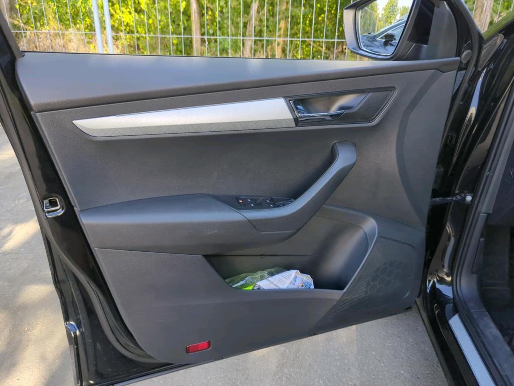 Skoda Karoq 2.0 TDI Tour PANO STHZG. RFK AHK 10
