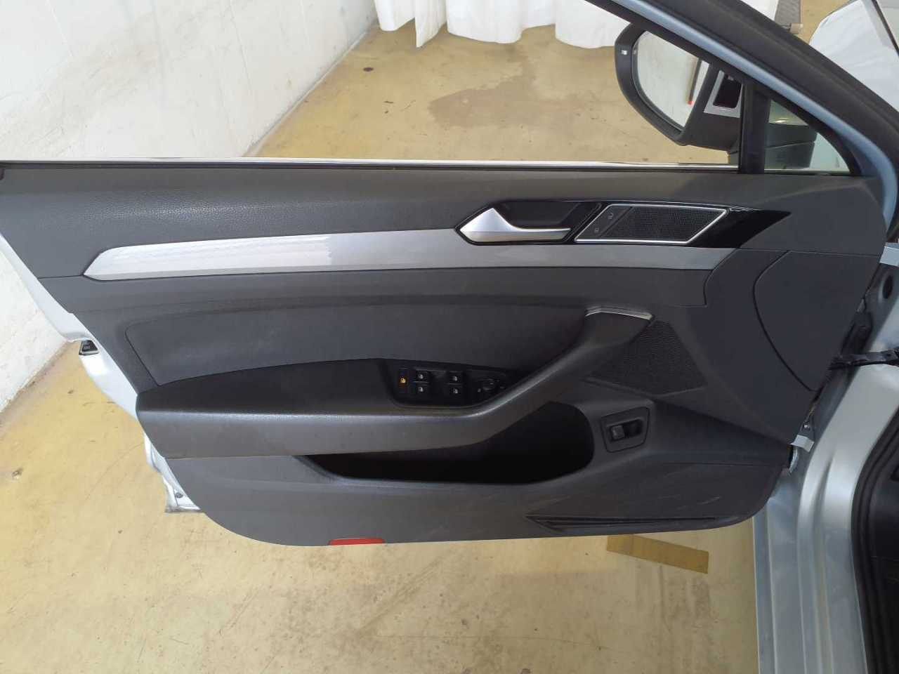 Volkswagen Passat Variant 2.0 TDI Business Navi LED AHK RFK ACC 10