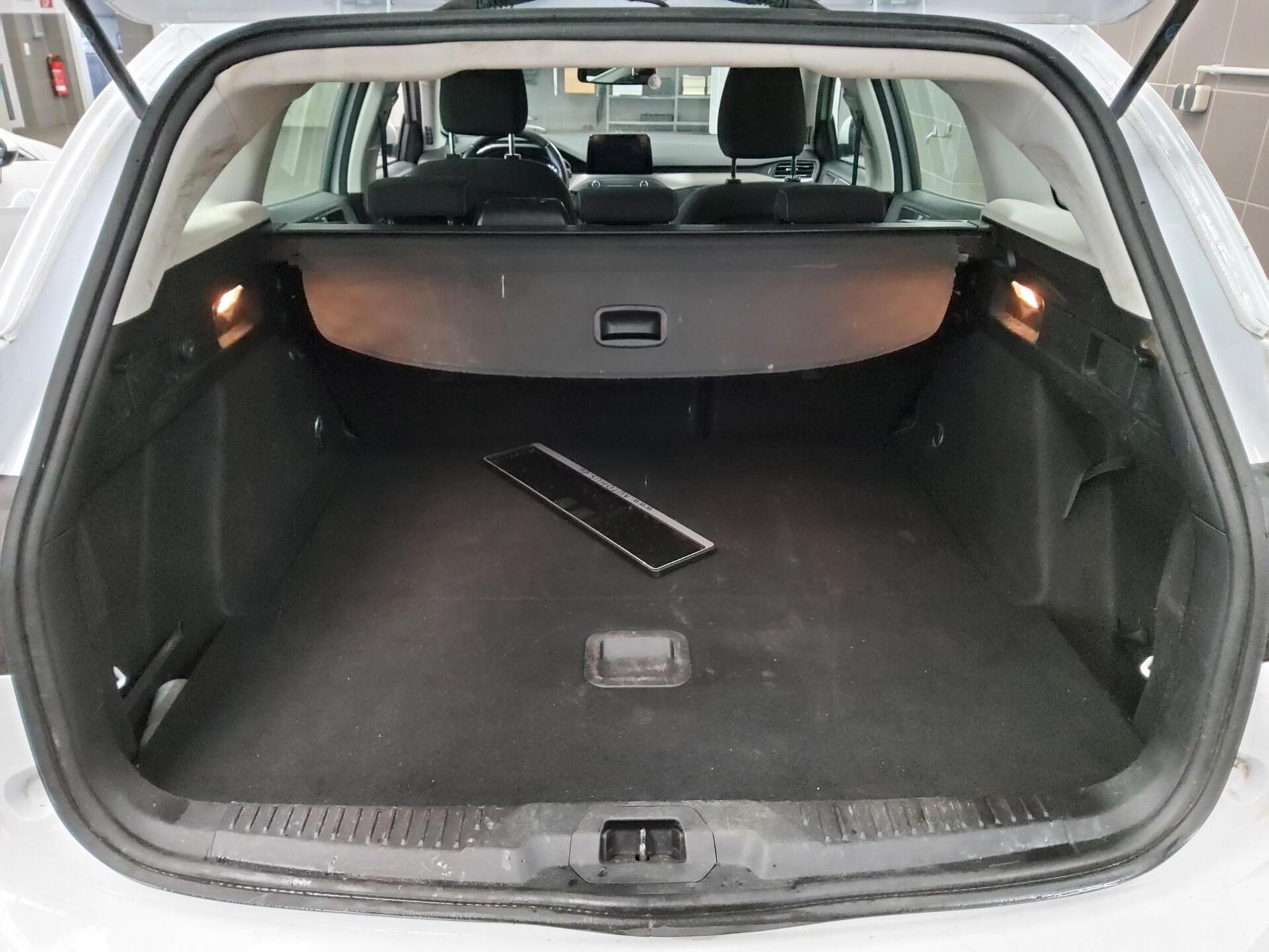 Ford Focus Turnier 1.5 EB Titanium Navi RFK LED 11