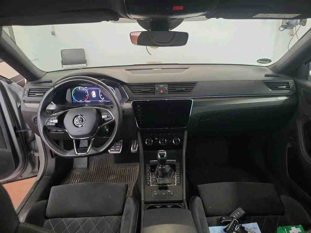 Skoda Superb Kombi 1.4 TSI iV SportLine NAVI ACC AHK DC T-LEDER 5