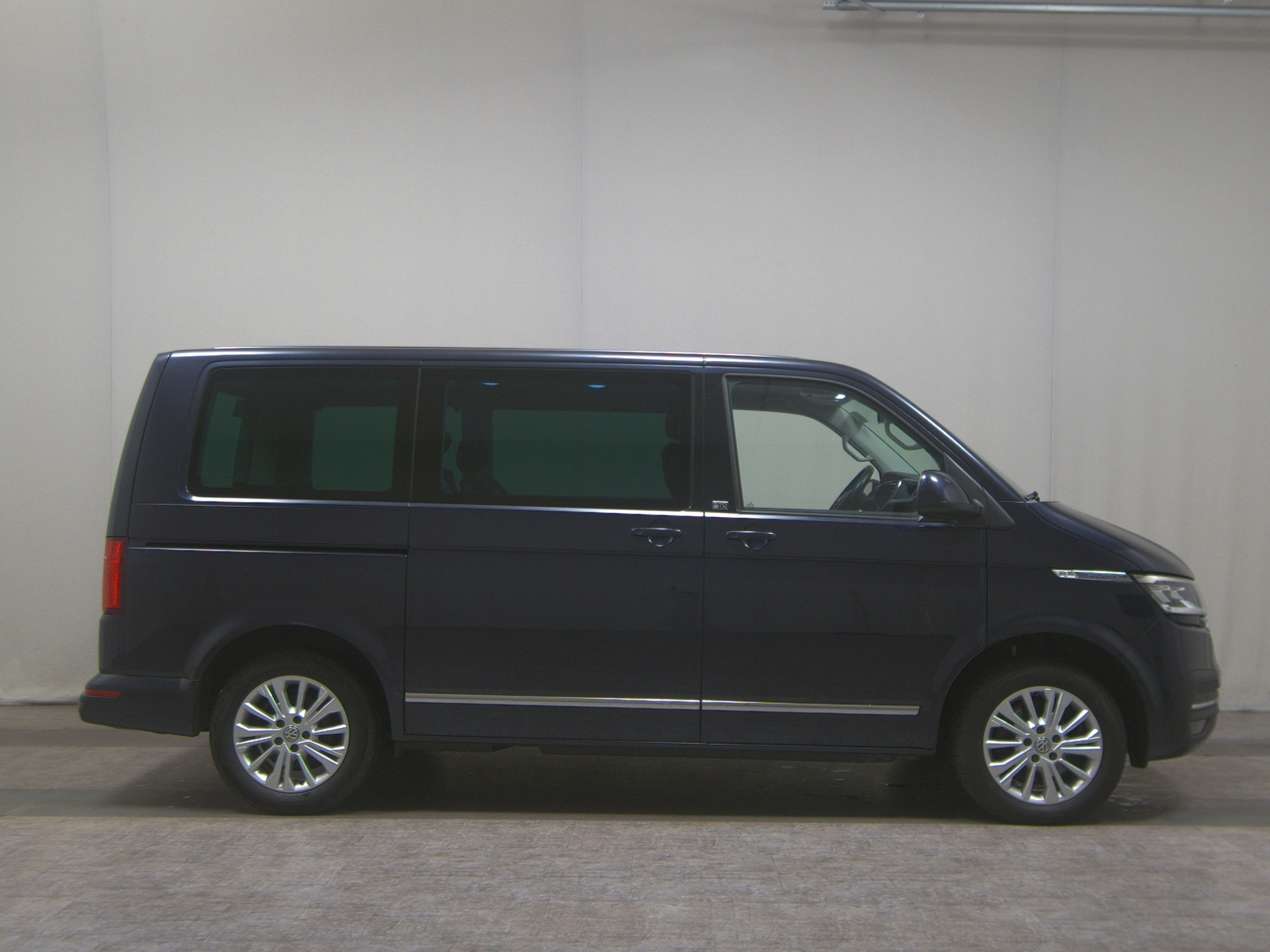 Volkswagen T6 Multivan 2.0 TDI 4M Gen. Six DCC Navi LED AHK