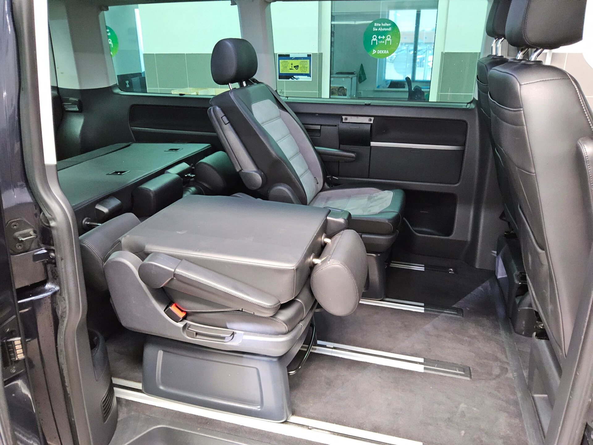Volkswagen T6 Multivan 2.0 TDI 4M Gen. Six DCC Navi LED AHK 12