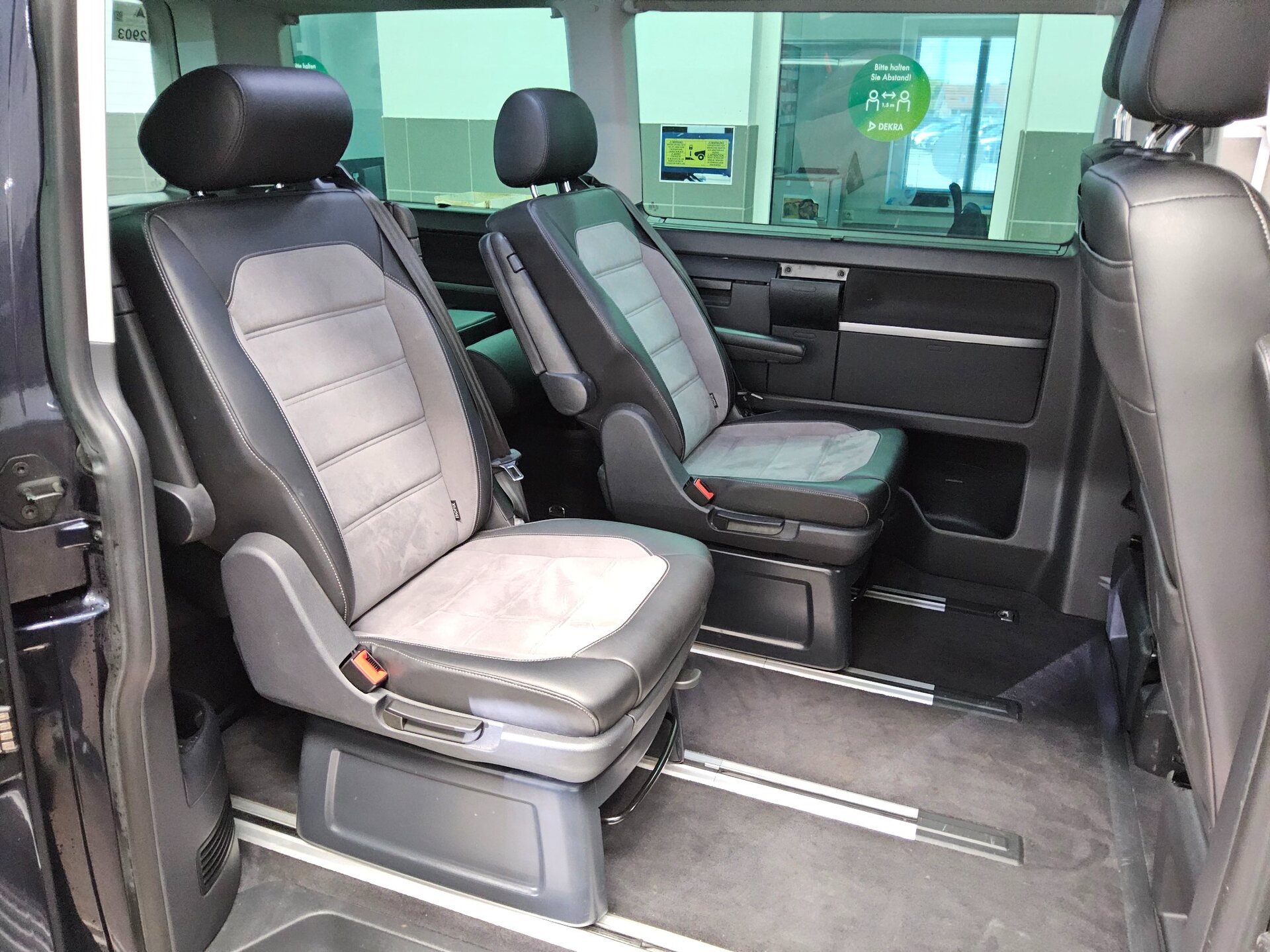 Volkswagen T6 Multivan 2.0 TDI 4M Gen. Six DCC Navi LED AHK 13