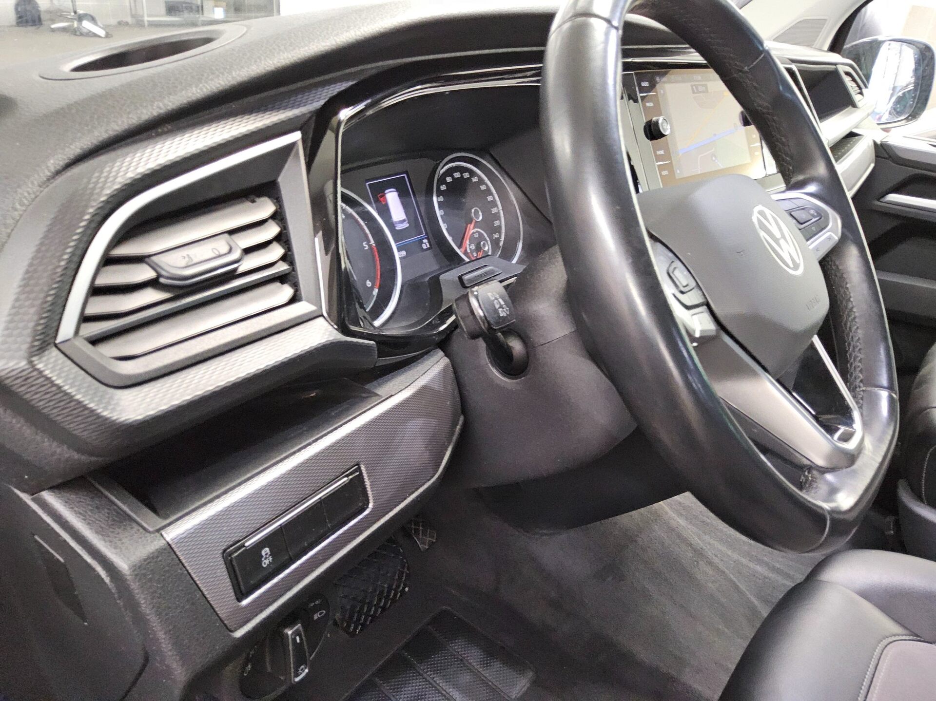 Volkswagen T6 Multivan 2.0 TDI 4M Gen. Six DCC Navi LED AHK 9