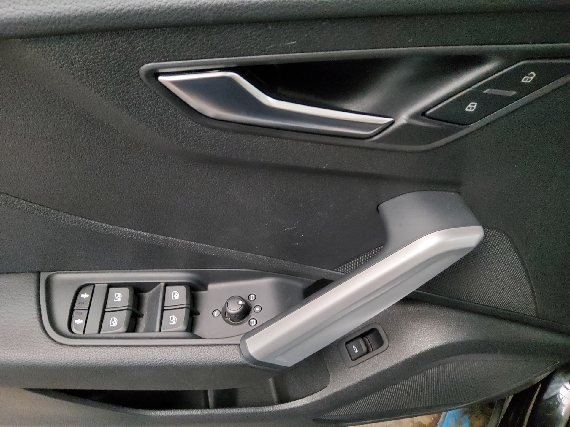 Audi Q2 30 TFSI S-Line Navi LED vc PDC SHZ 10