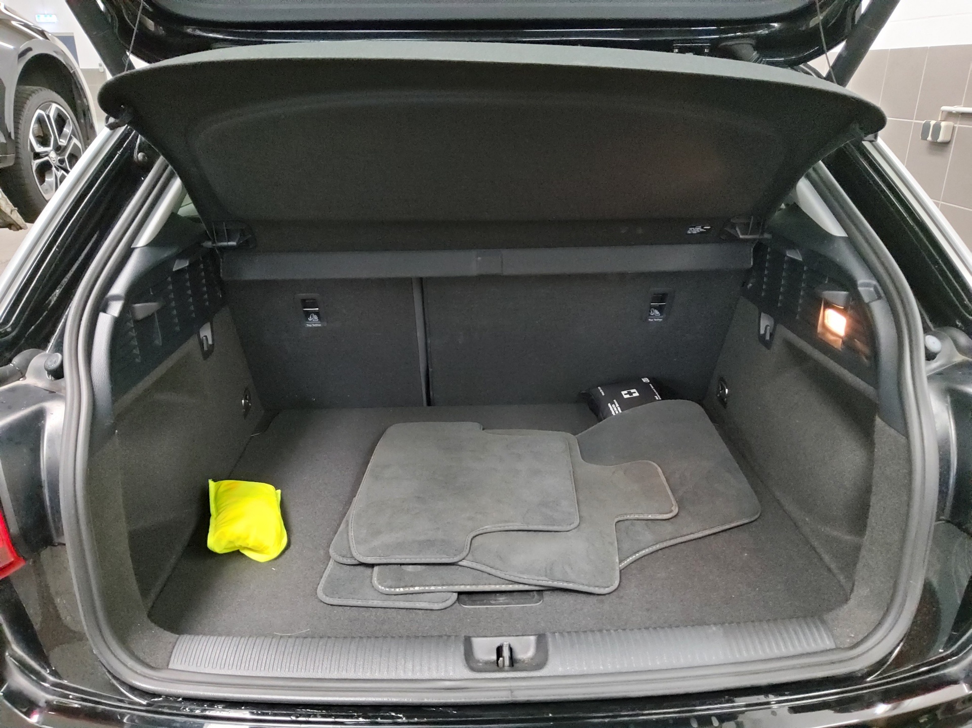 Audi Q2 30 TFSI S-Line Navi LED vc PDC SHZ 13