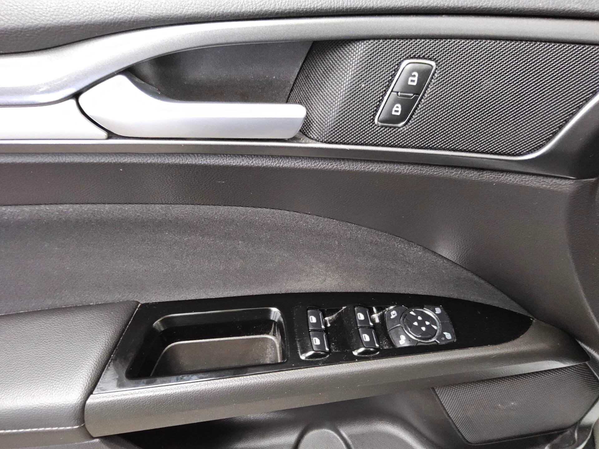 Ford Mondeo Turnier 2.0 EB Trend Navi LED 4xShz RfK 9