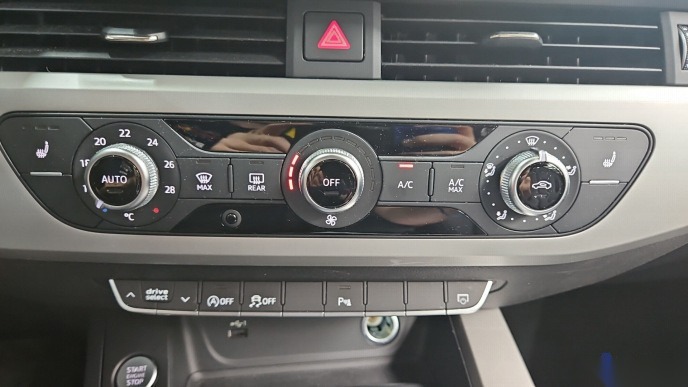 Audi A4 Avant 40 TDI advanced Leder Navi Sound Shz RFK 10