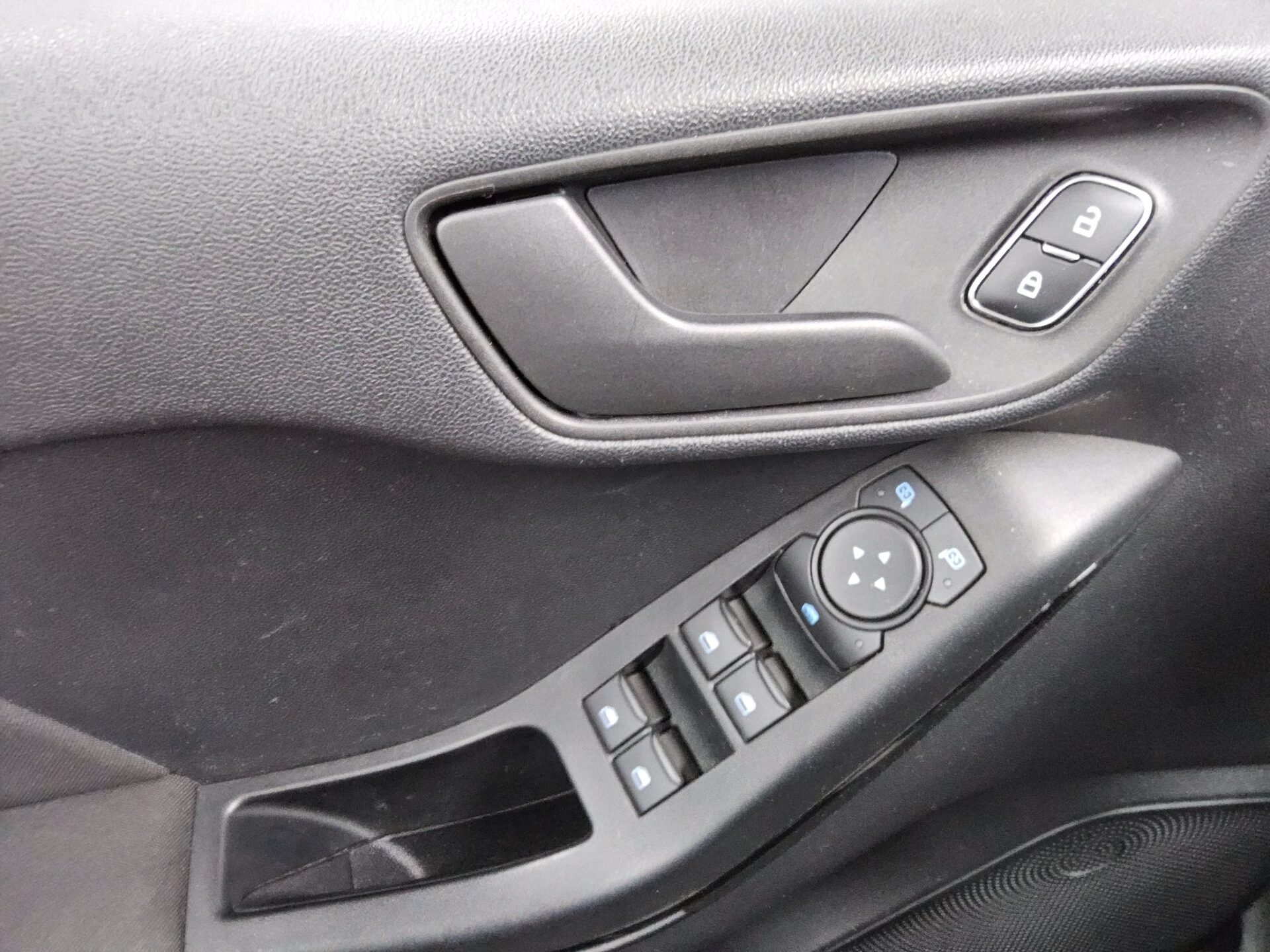 Ford Fiesta 1.0 EB Cool&Connect LED Shz PDC 9
