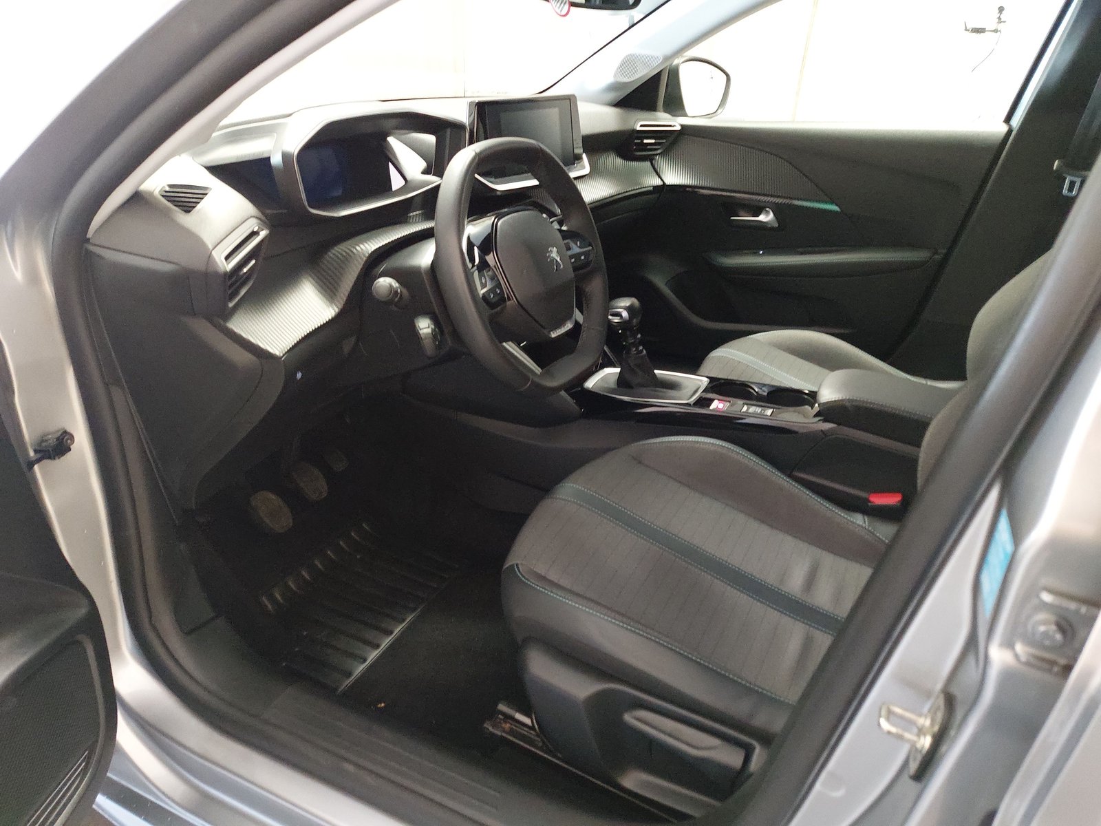Peugeot 208 1.2 PureTech T-Leder LED PDC 6