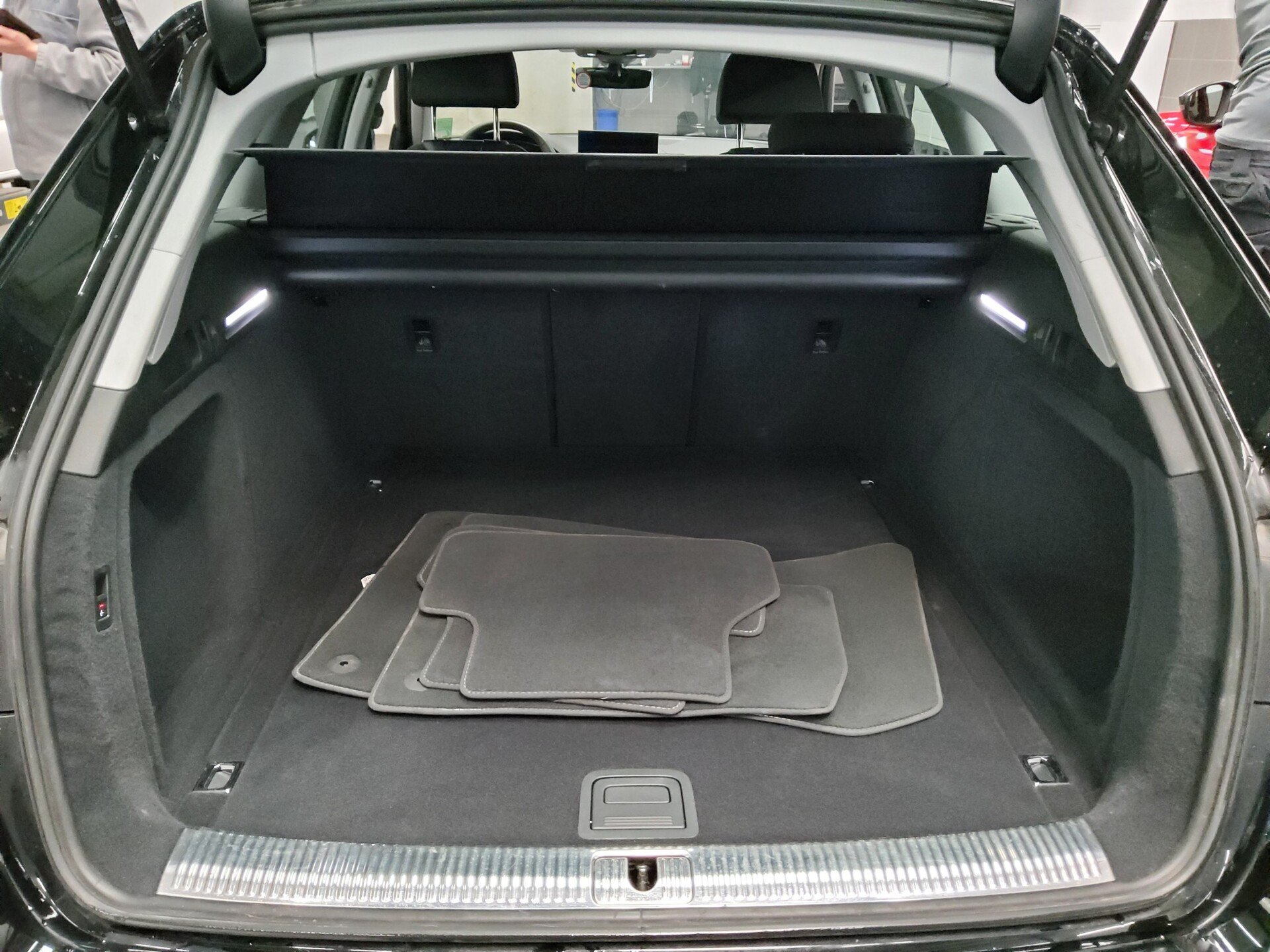 Audi A4 Avant 40 TDI advanced Navi LED vc AHK ACC Shz 12