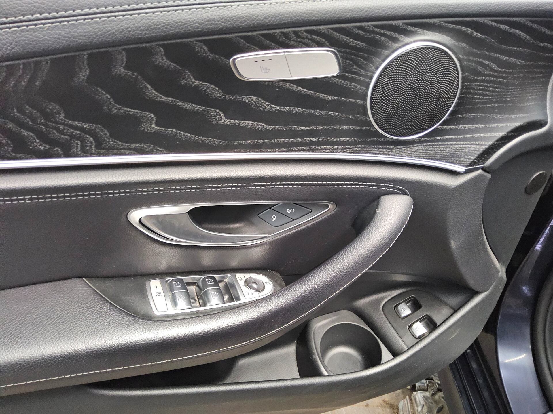 Mercedes-Benz E 300 T e AMG-Line Night Navi LED Widescreen 9