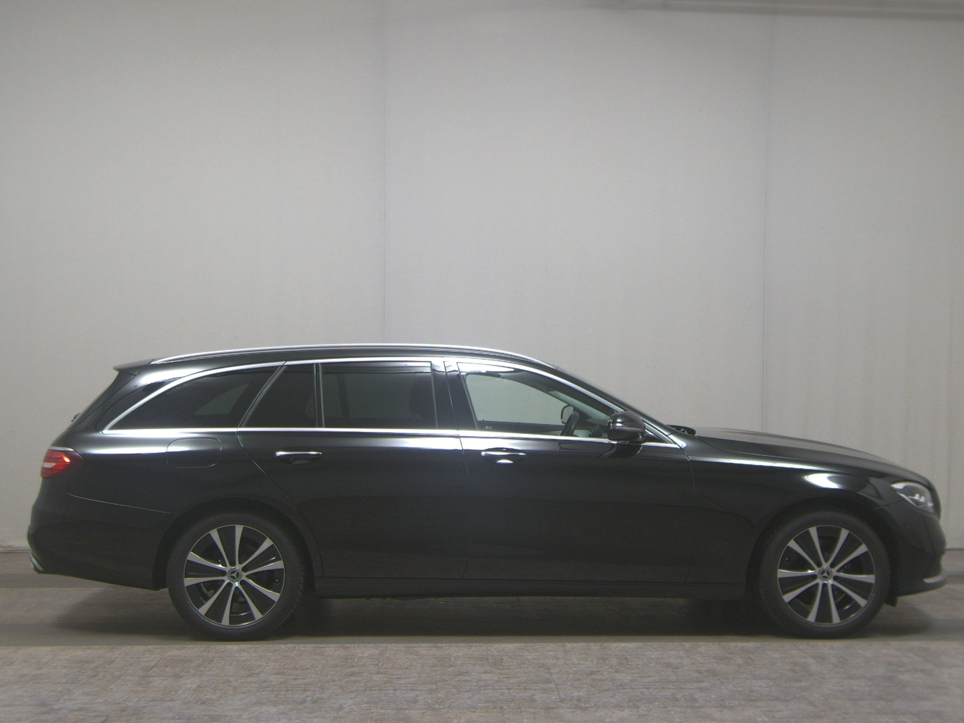 Mercedes-Benz E 220 T d Avantgarde Navi LED MBUX-AR StandHzg