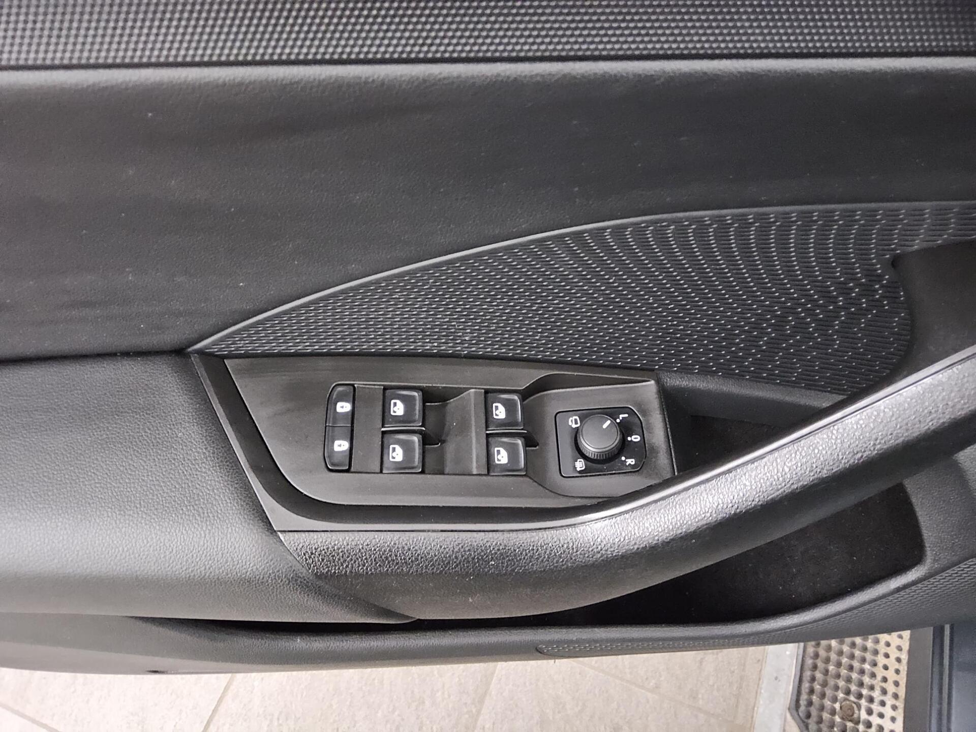Skoda Octavia Kombi 2.0 TDI Ambition Navi LED vc AHK 10