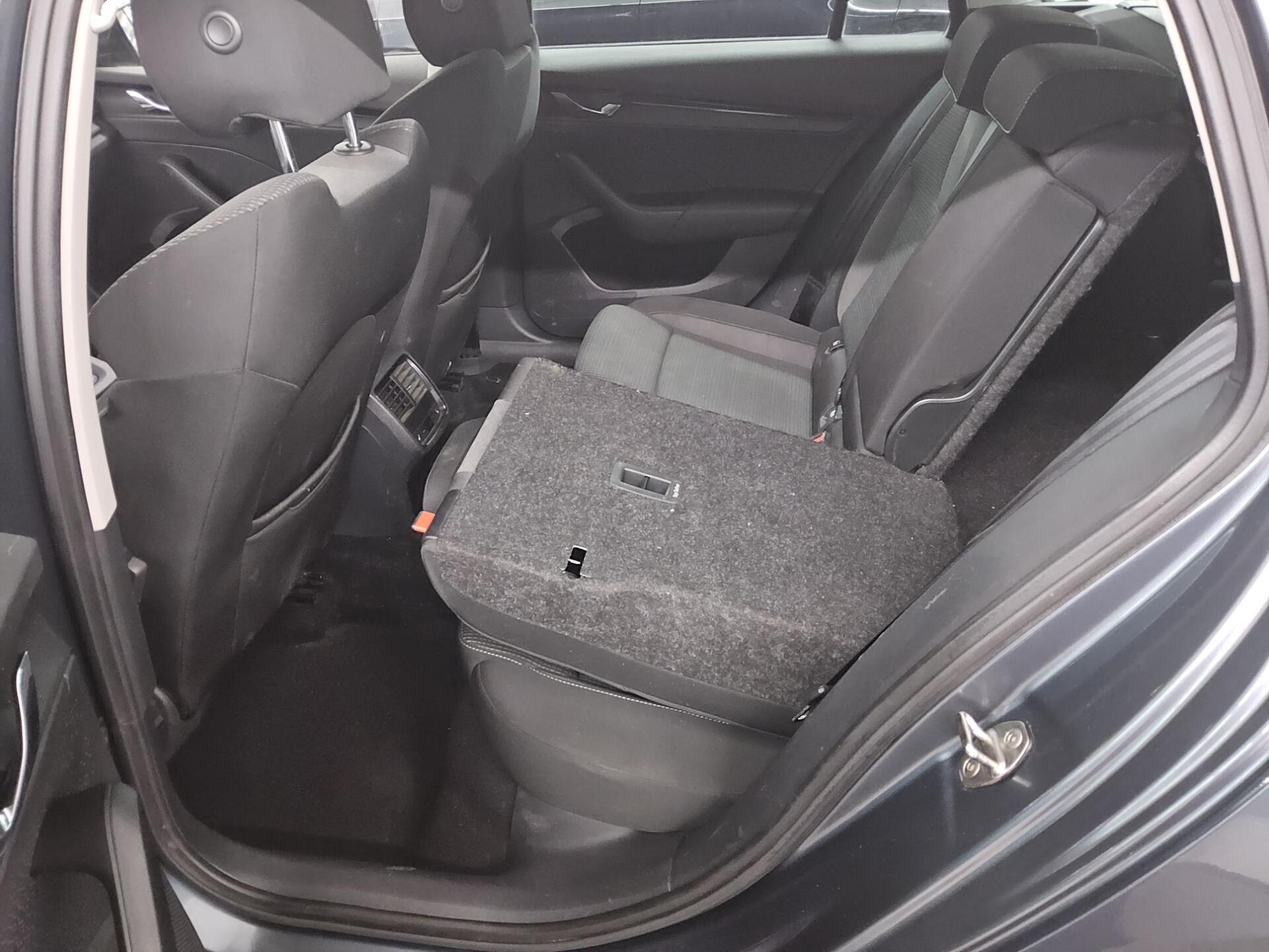 Skoda Octavia Kombi 2.0 TDI Ambition Navi LED vc AHK 13