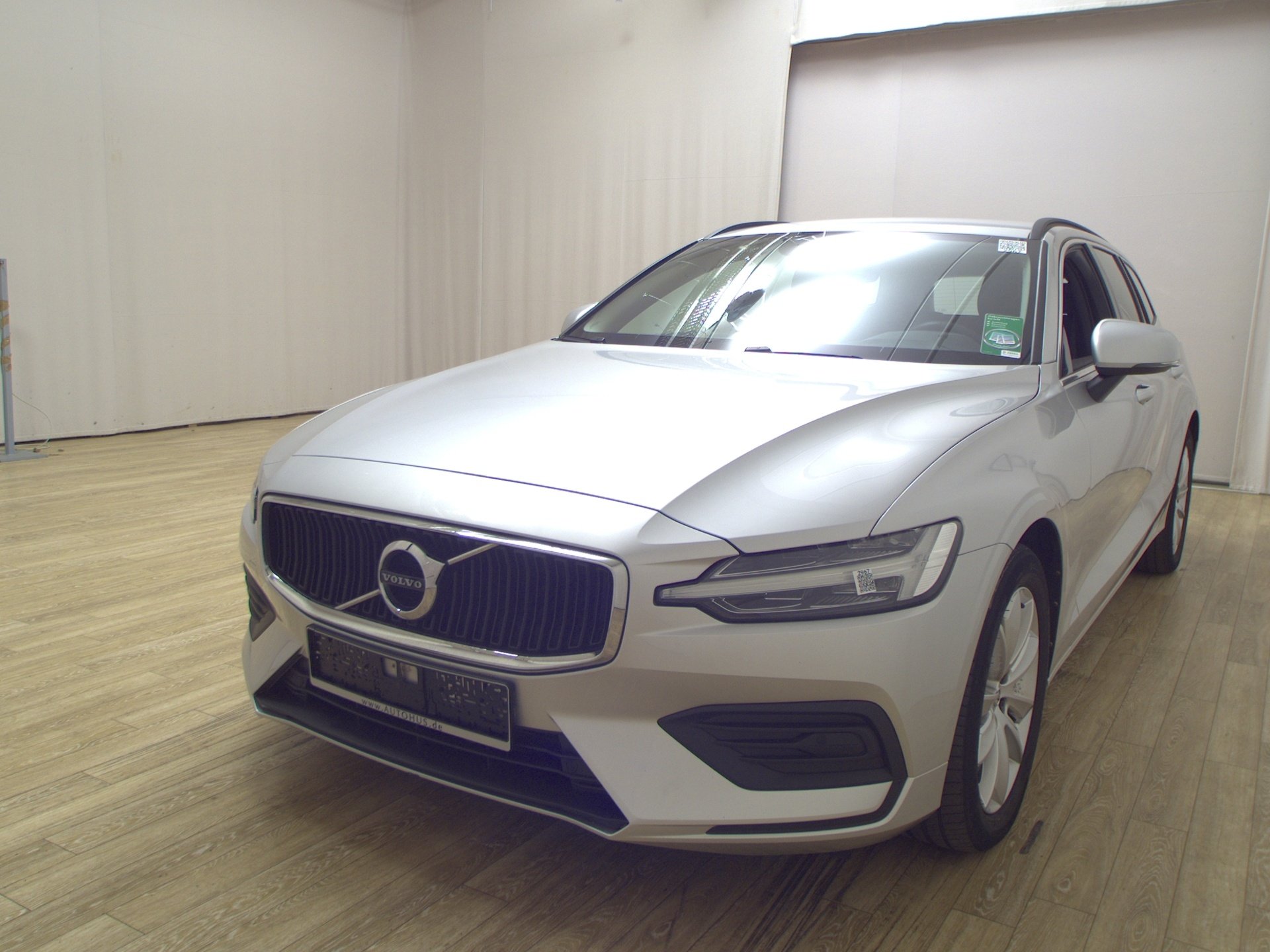Volvo V60 B4 D Momentum Navi LED AHK Kamera 2