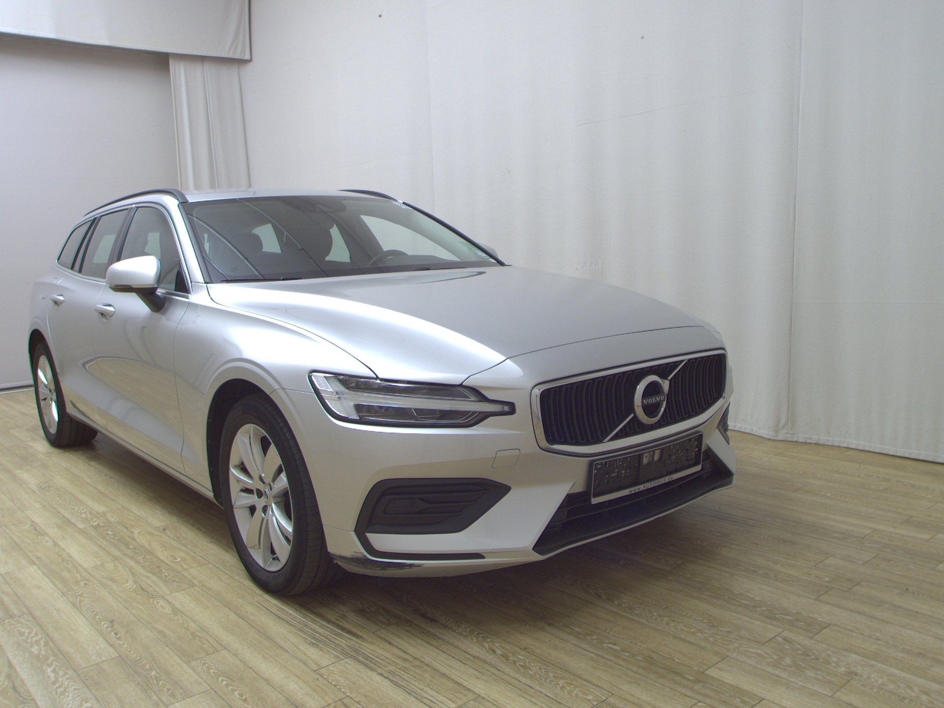 Volvo V60 B4 D Momentum Navi LED AHK Kamera 3