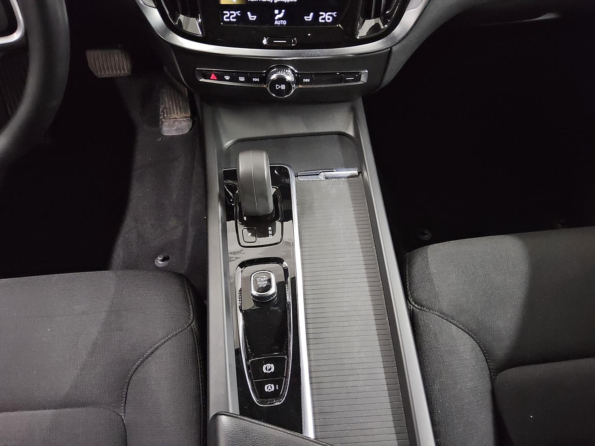Volvo V60 B4 D Momentum Navi LED AHK Kamera 6