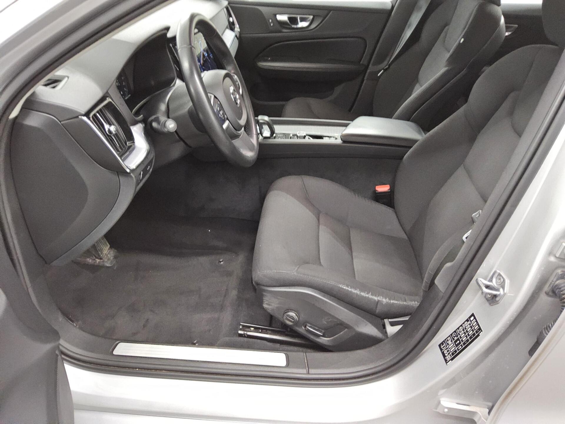 Volvo V60 B4 D Momentum Navi LED AHK Kamera 9