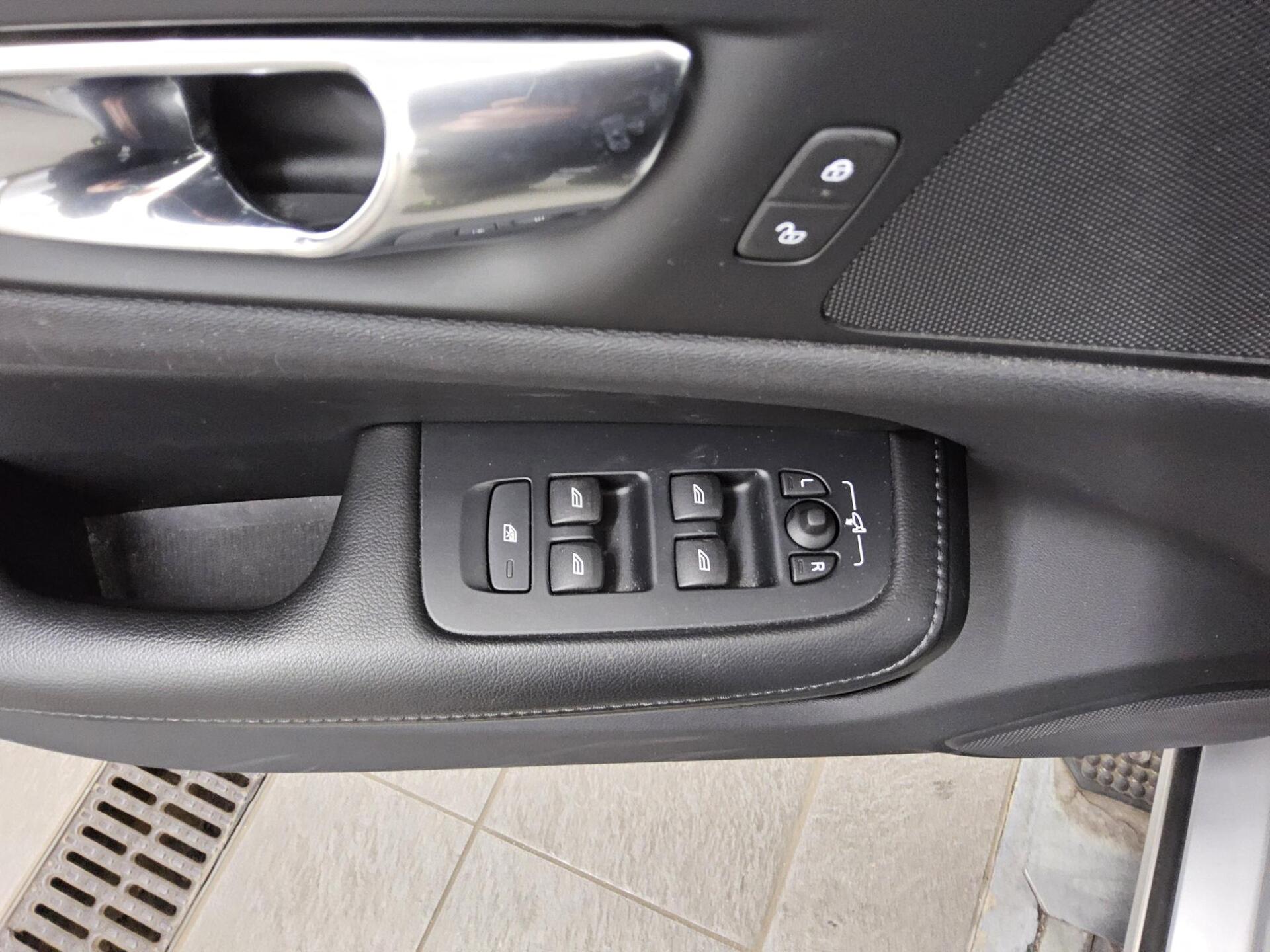 Volvo V60 B4 D Momentum Navi LED AHK Kamera 10