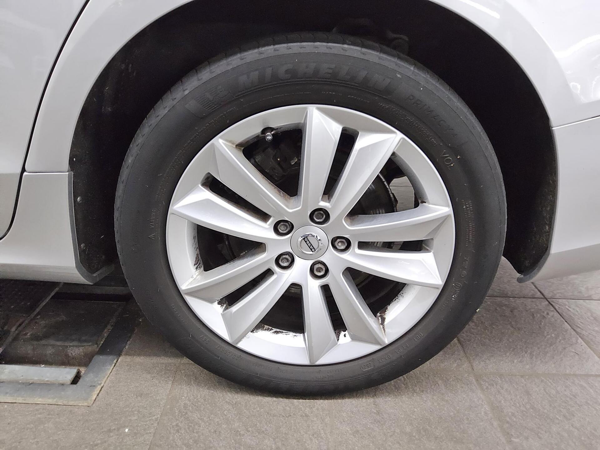 Volvo V60 B4 D Momentum Navi LED AHK Kamera 11